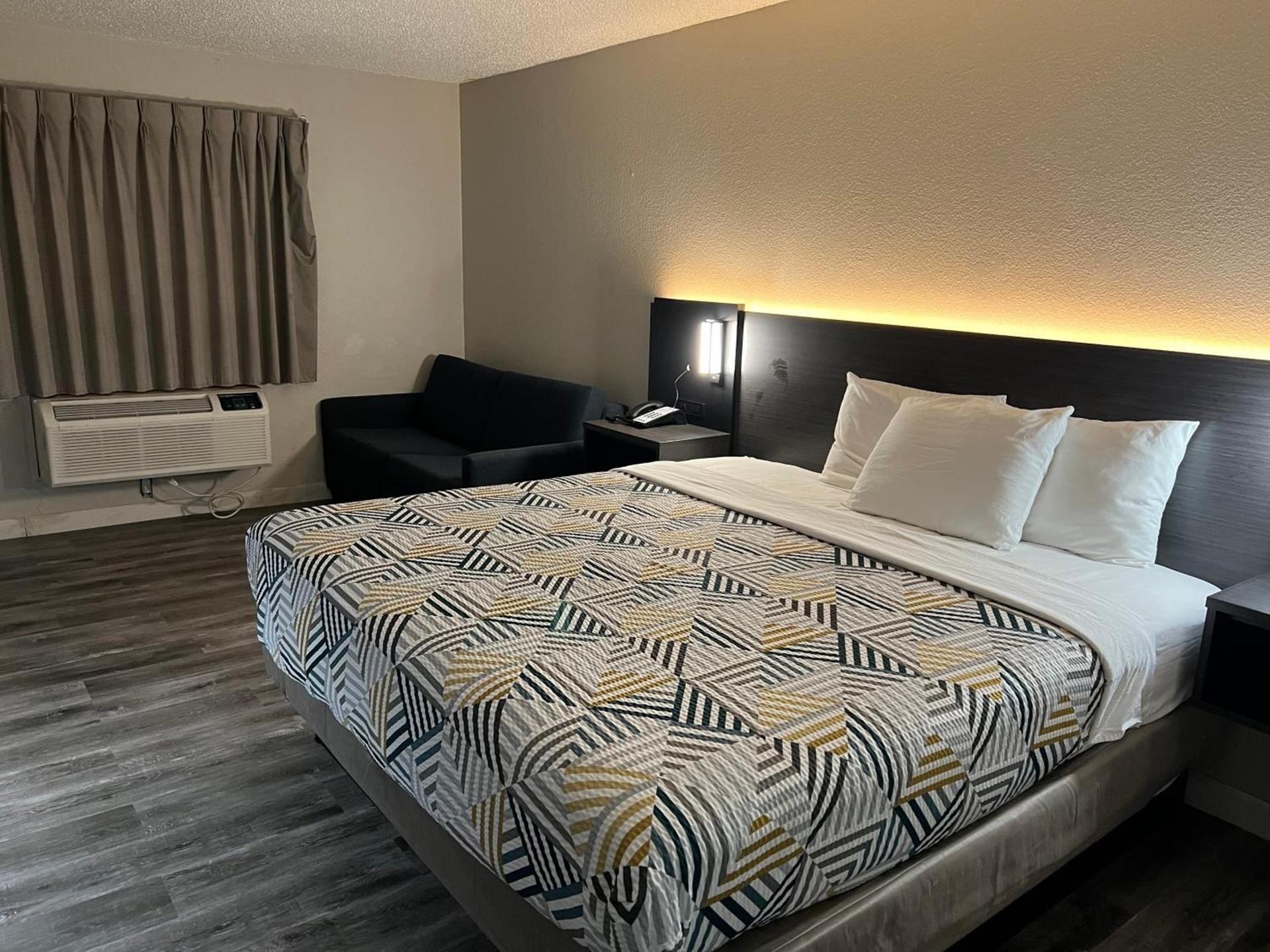 Motel 6 Tulsa, OK Airport photo 9