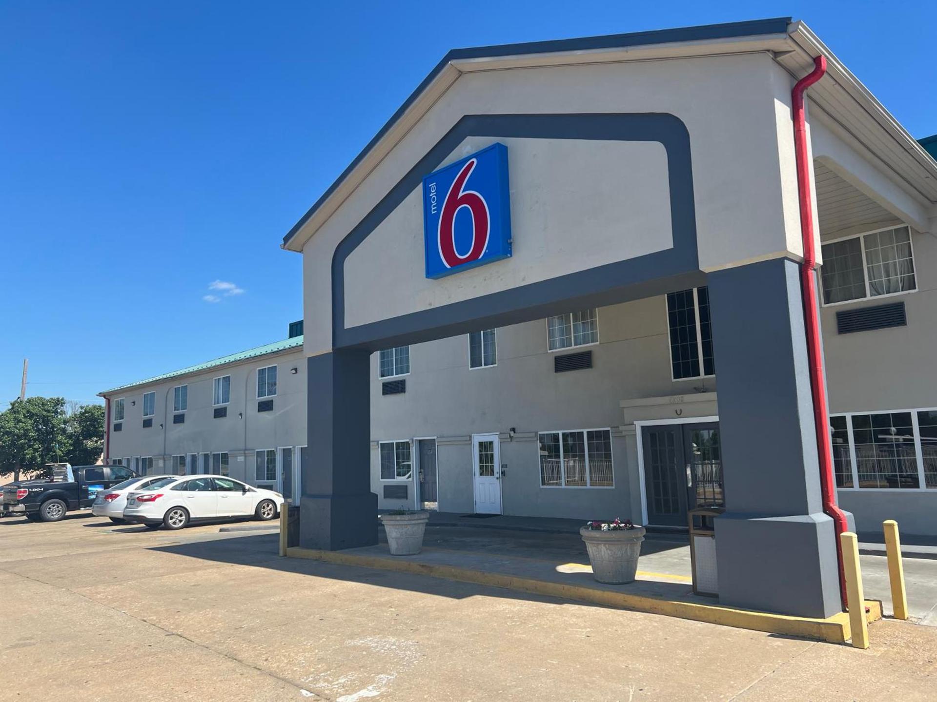 Motel 6 Tulsa, OK Airport photo 3