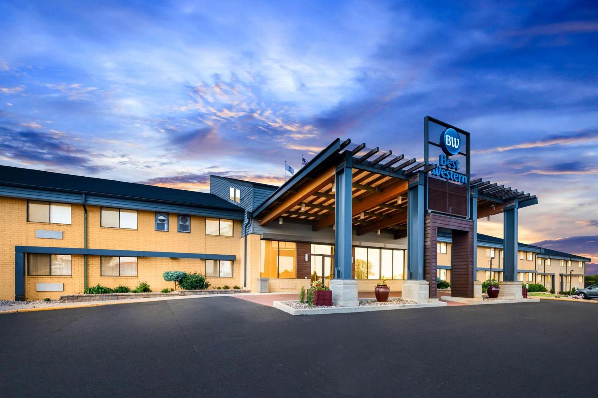 Best Western West Towne Suites photo 11