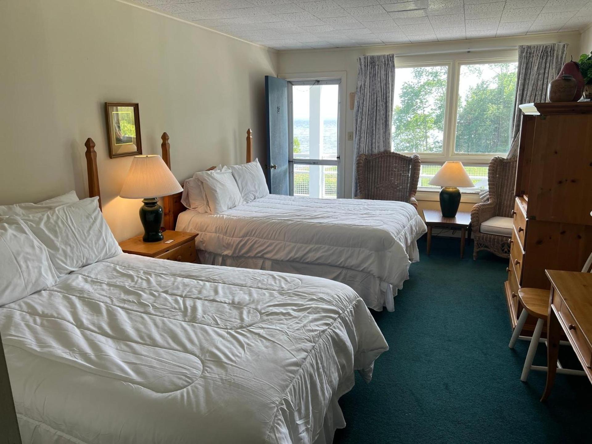 High Tide Inn on the Ocean, Motel and Cottages photo 18