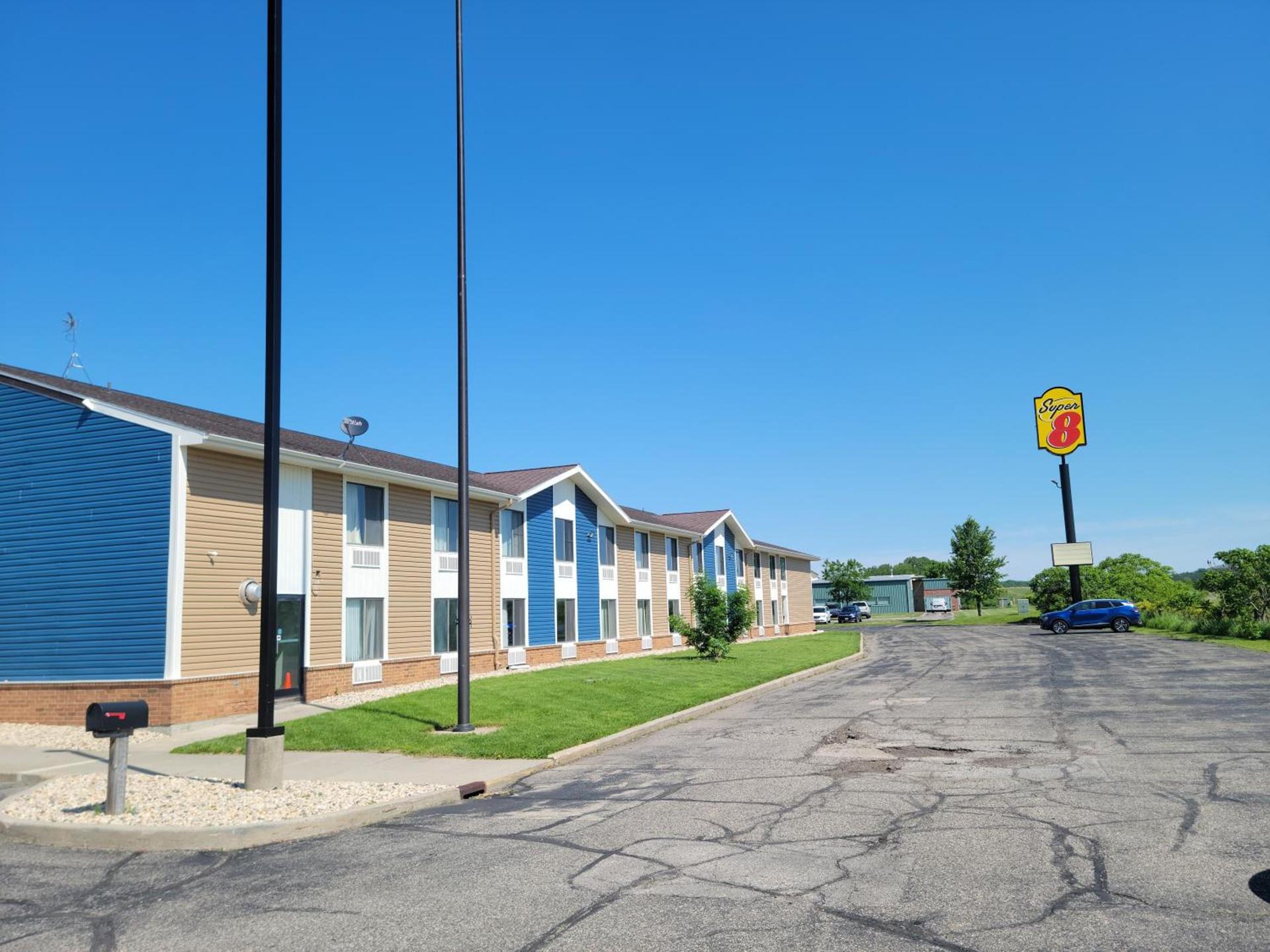 Super 8 by Wyndham Portage photo 13