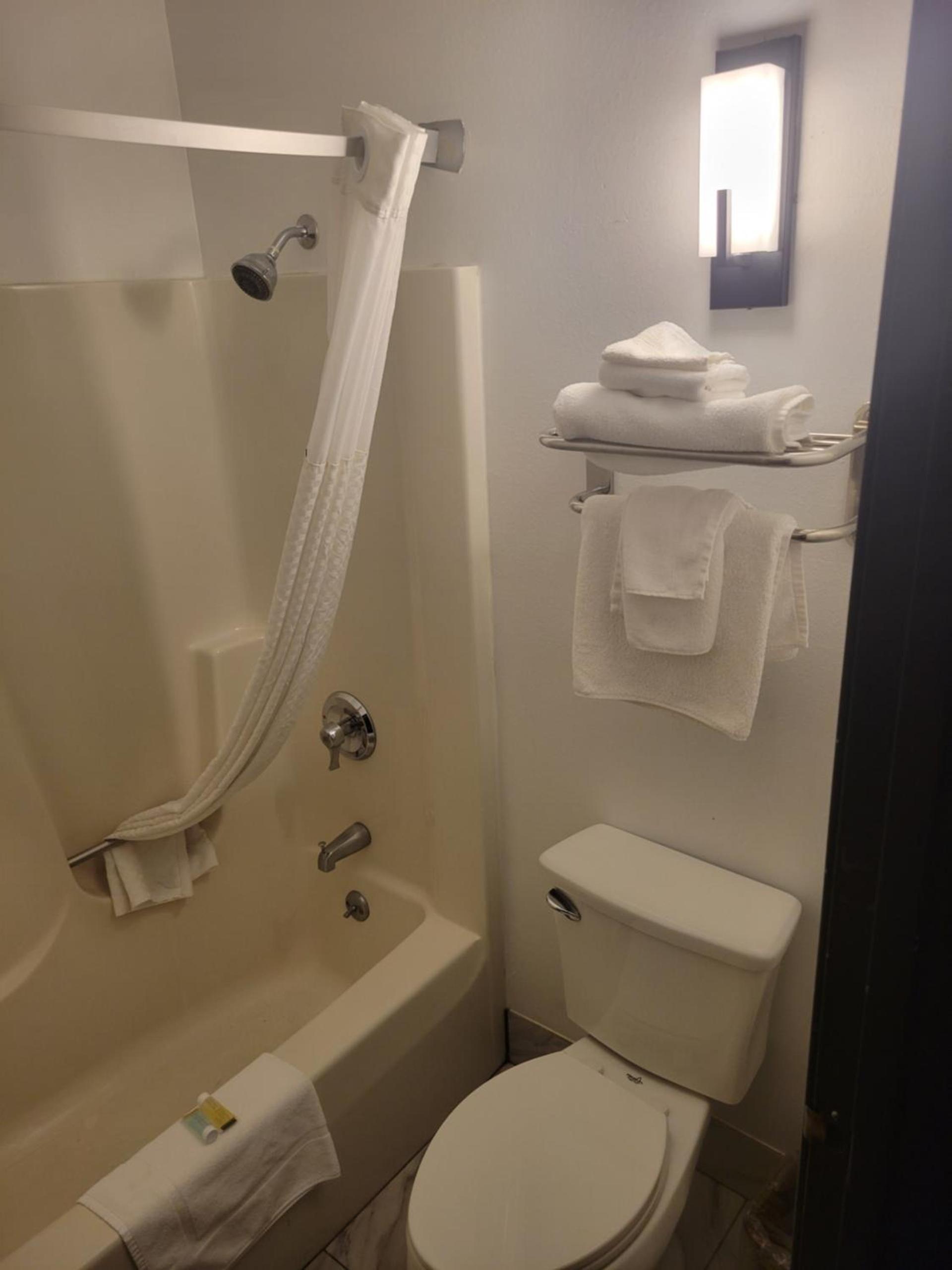 Super 8 by Wyndham Portage photo 14