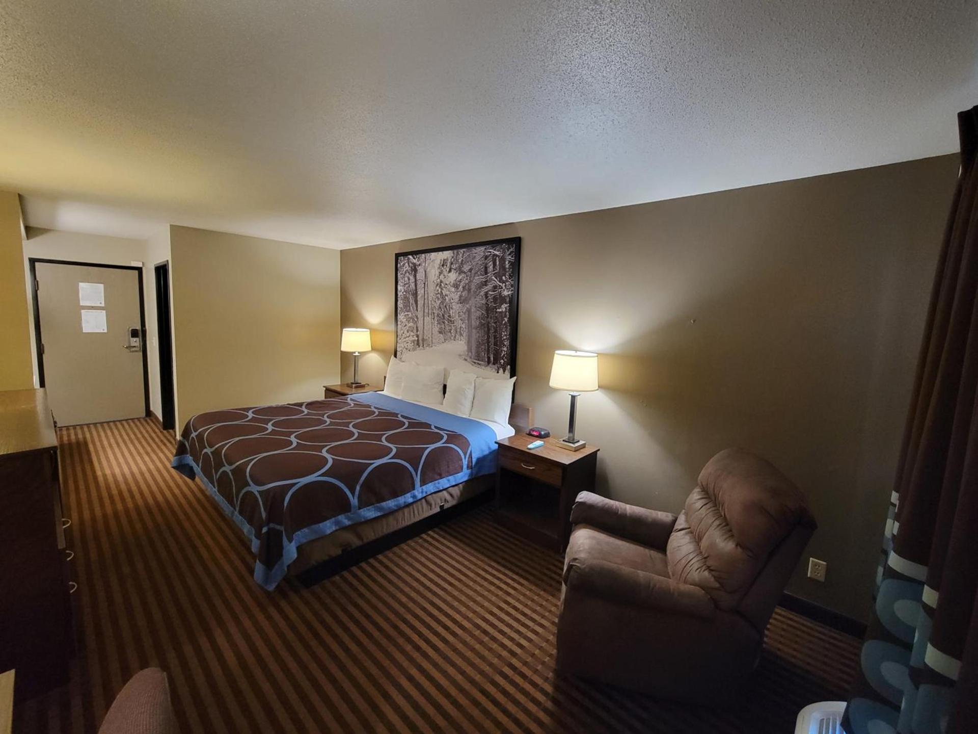 Super 8 by Wyndham Portage photo 25