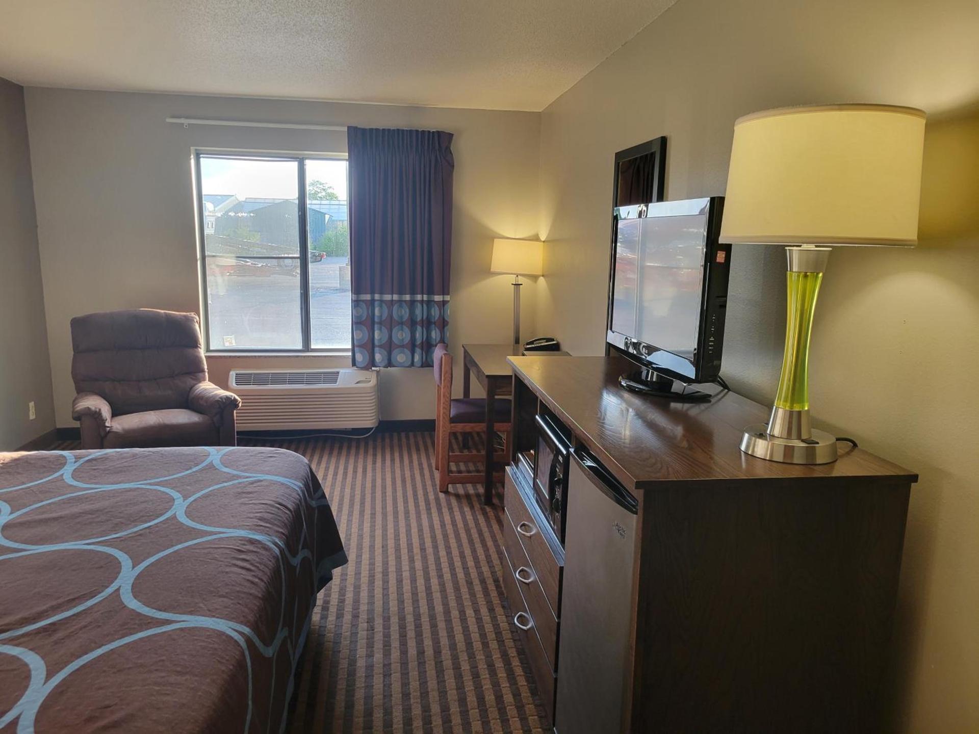 Super 8 by Wyndham Portage photo 11