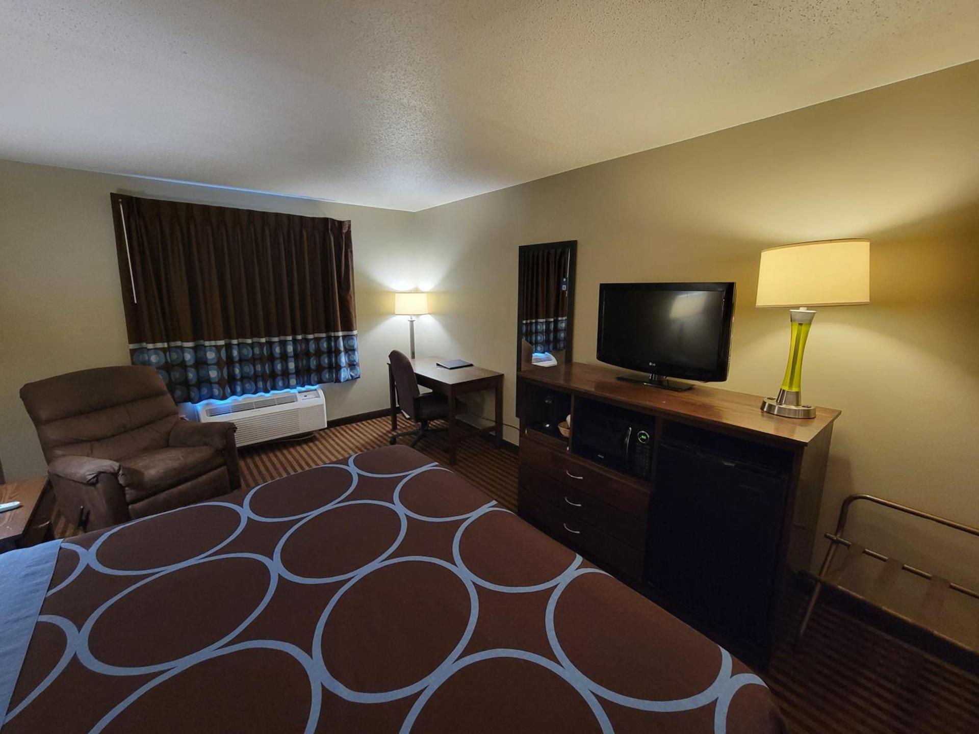 Super 8 by Wyndham Portage photo 8
