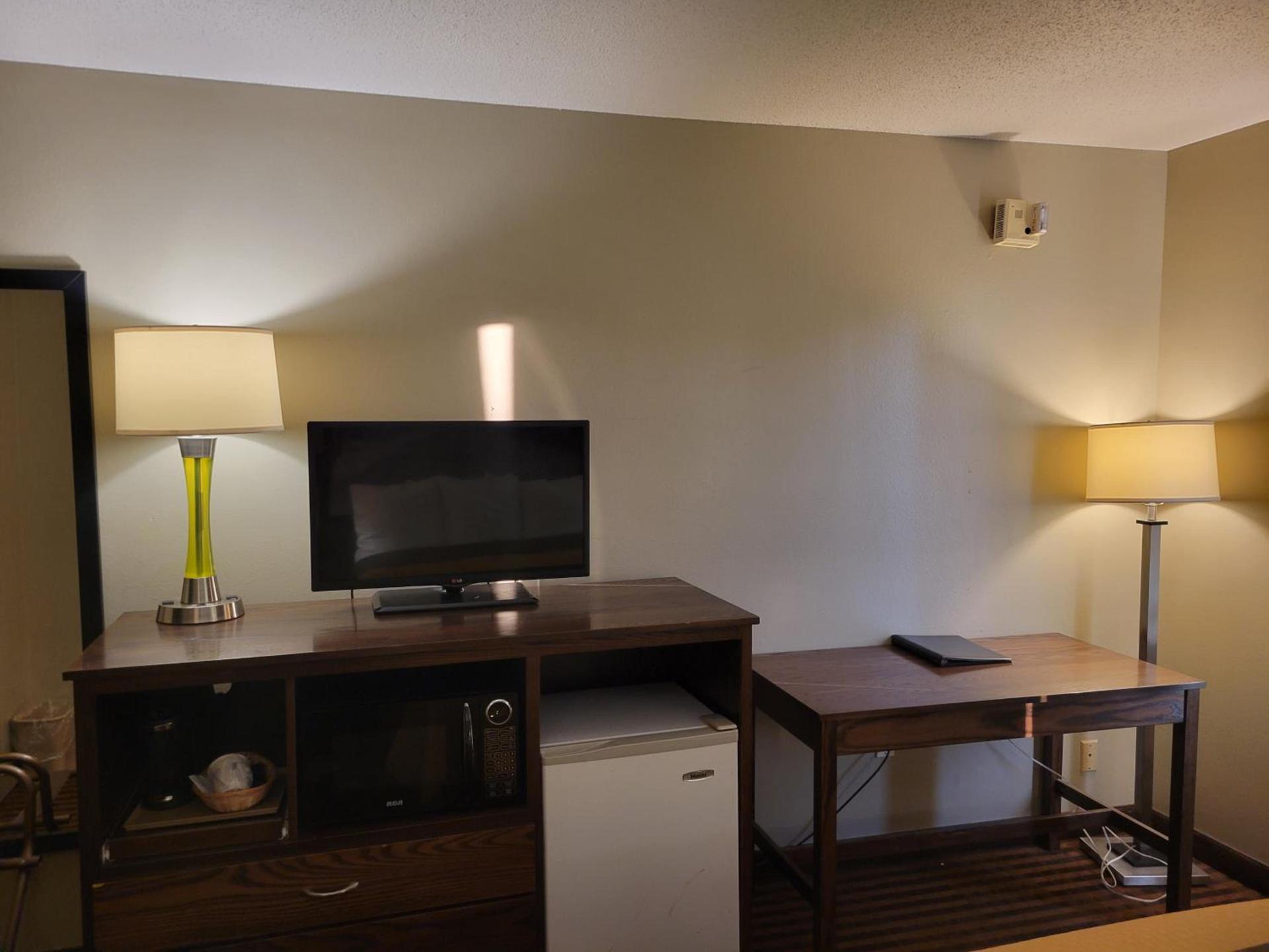 Super 8 by Wyndham Portage photo 22