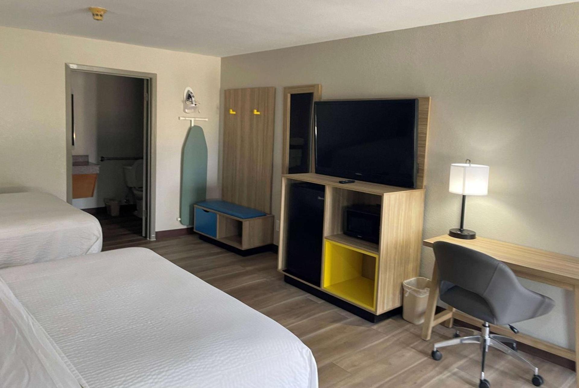 Days Inn by Wyndham New Braunfels photo 10