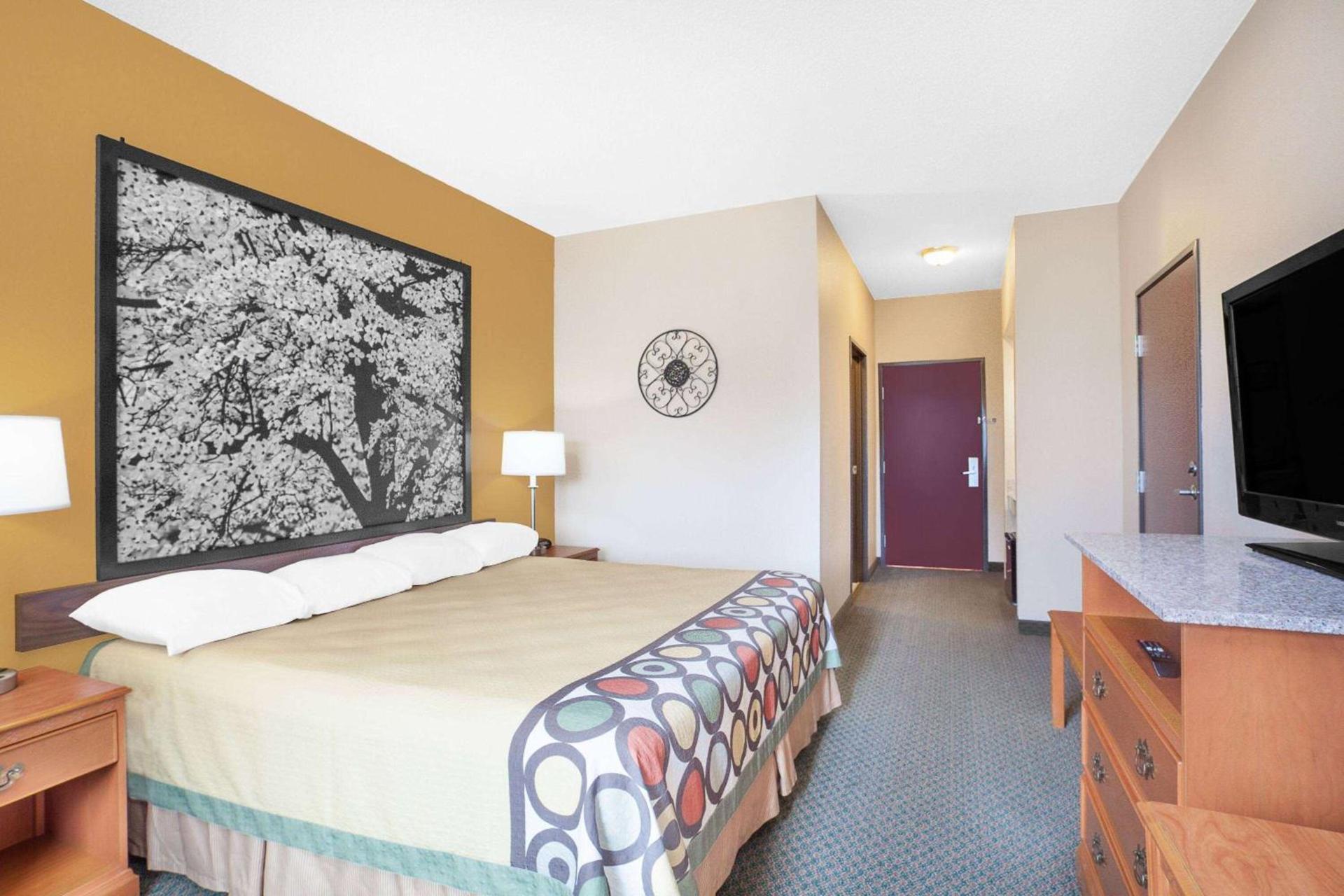 Super 8 by Wyndham Central City photo 8