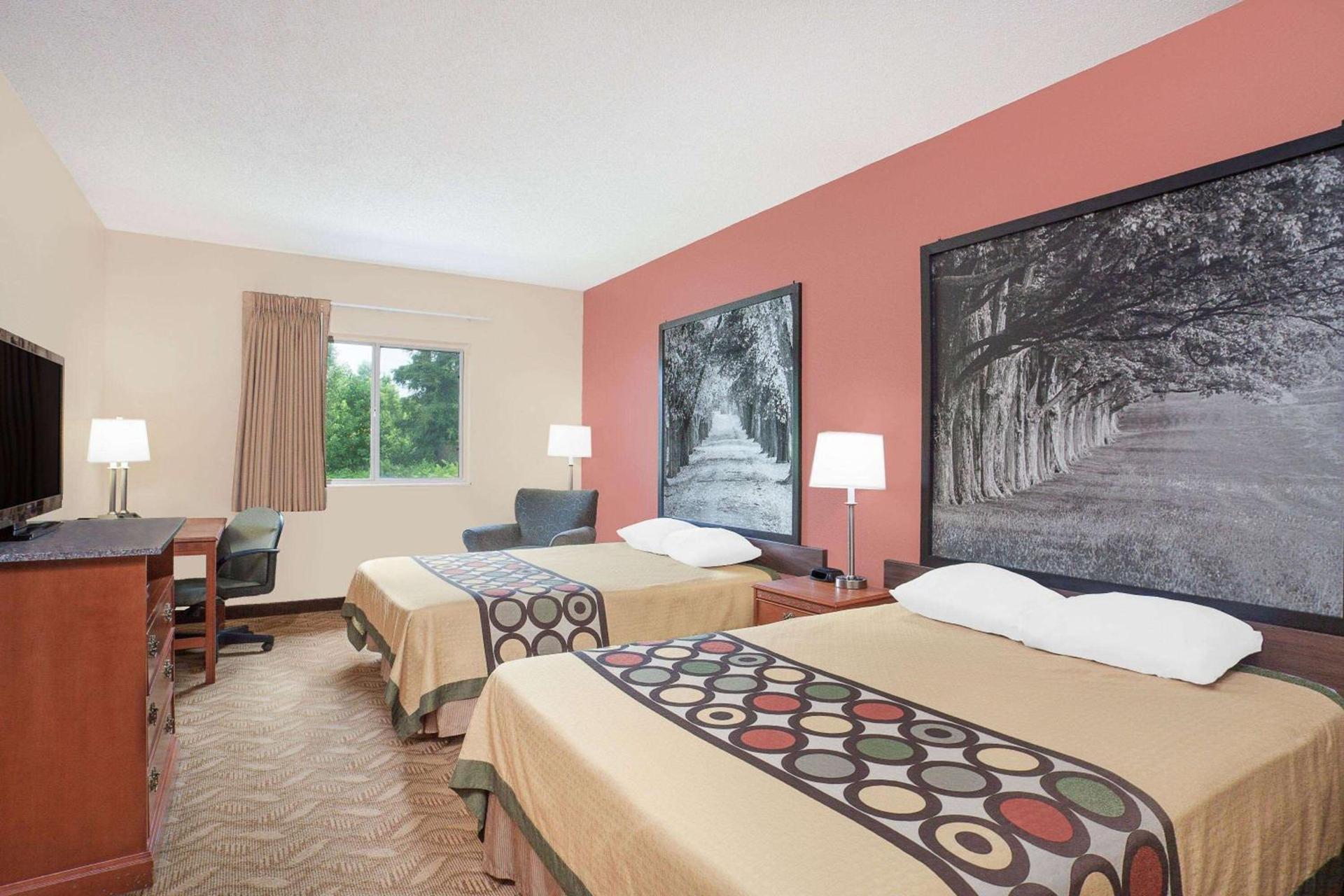 Super 8 by Wyndham Central City photo 9