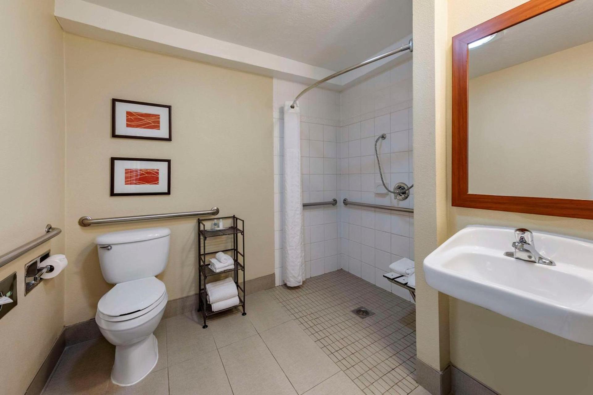 Comfort Inn & Suites Ventura Beach photo 17