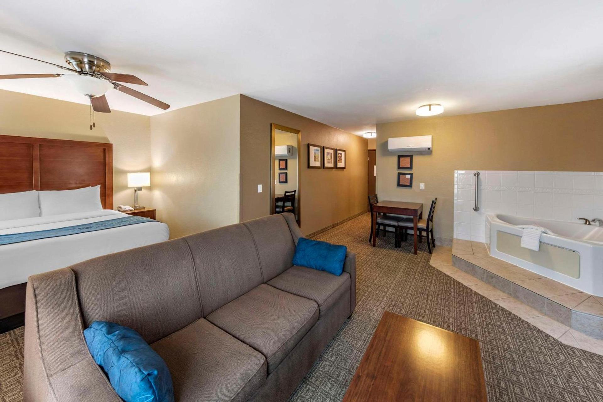Comfort Inn & Suites Ventura Beach photo 4