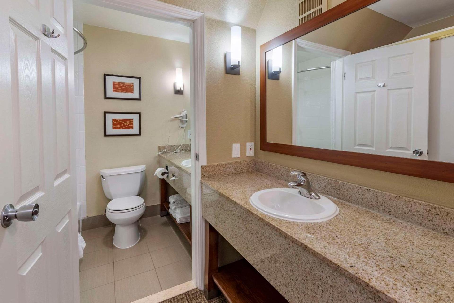 Comfort Inn & Suites Ventura Beach photo 6