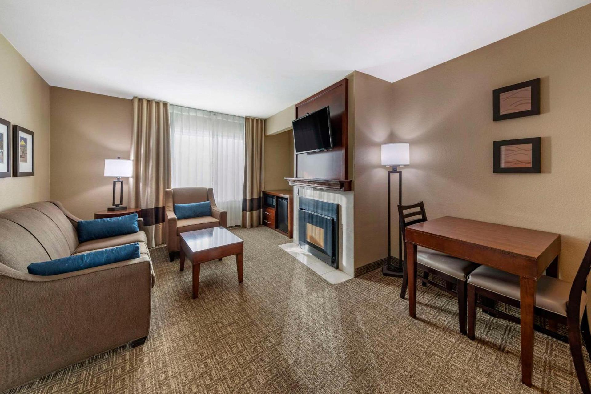 Comfort Inn & Suites Ventura Beach photo 9