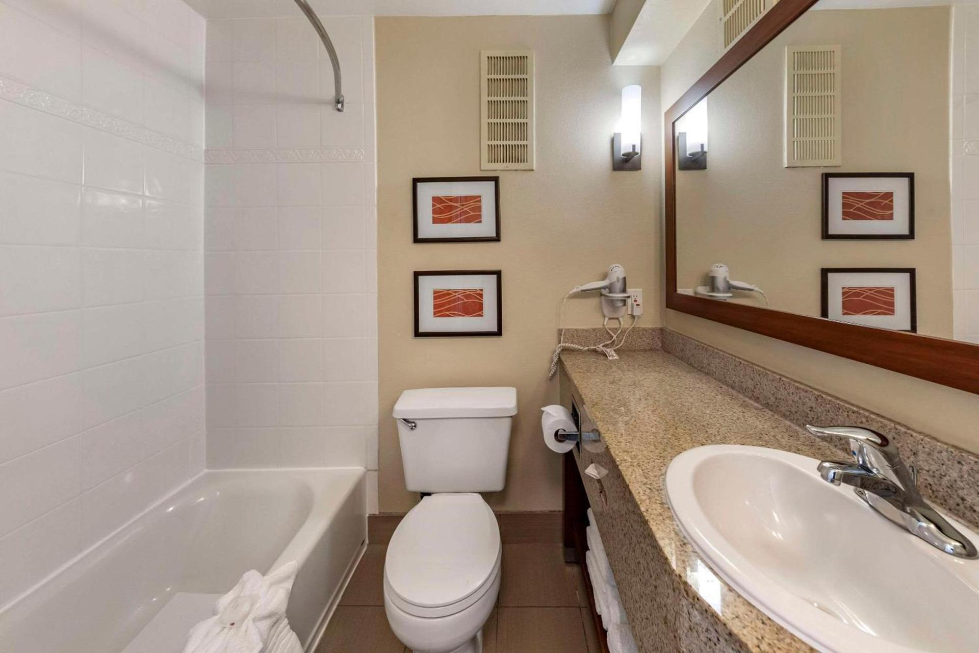 Comfort Inn & Suites Ventura Beach photo 10