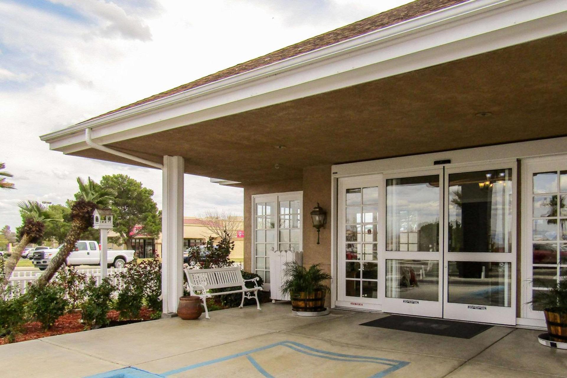 Clarion Inn Near China Lake Naval Station photo 4