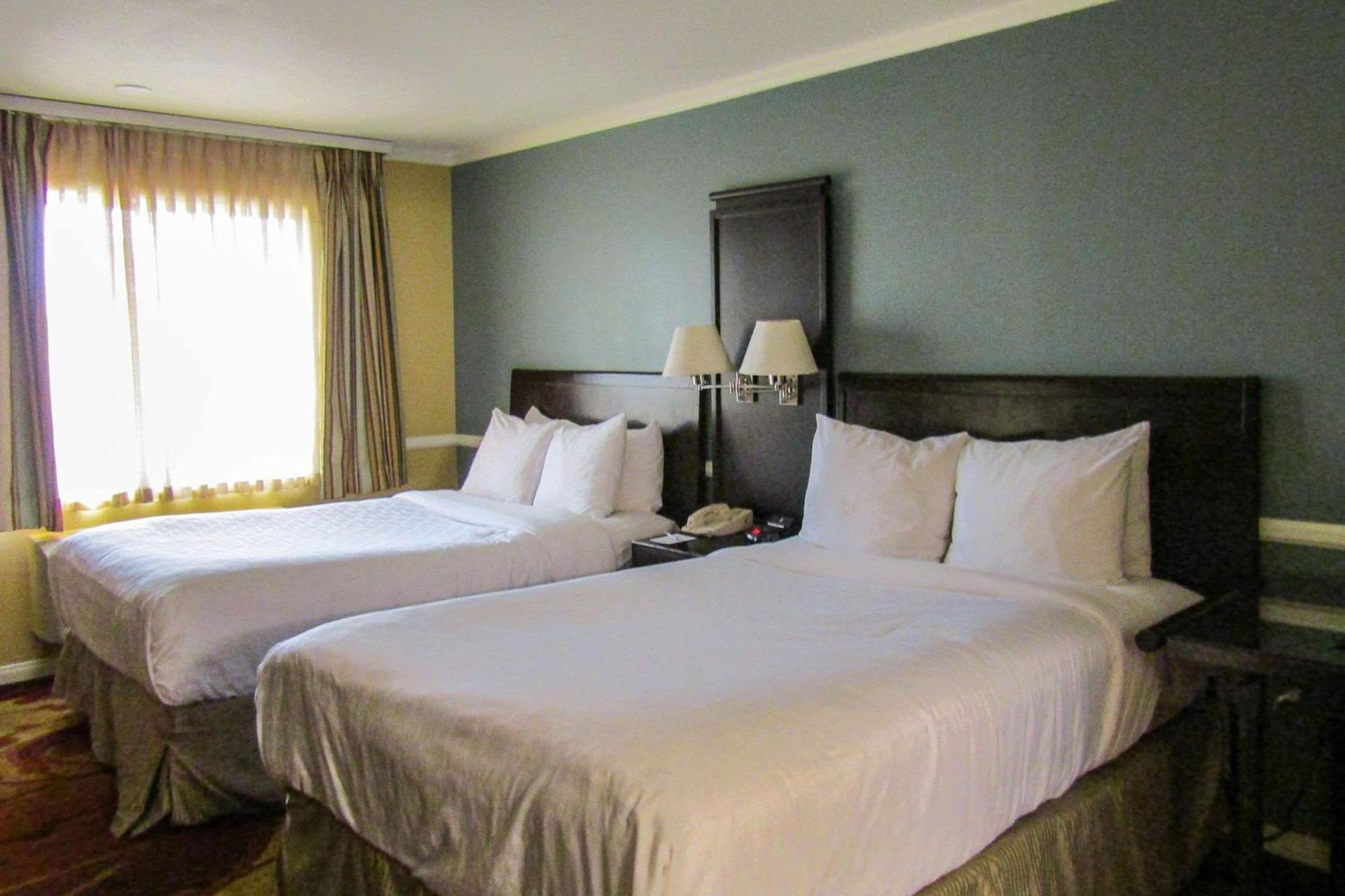 Clarion Inn Near China Lake Naval Station photo 11