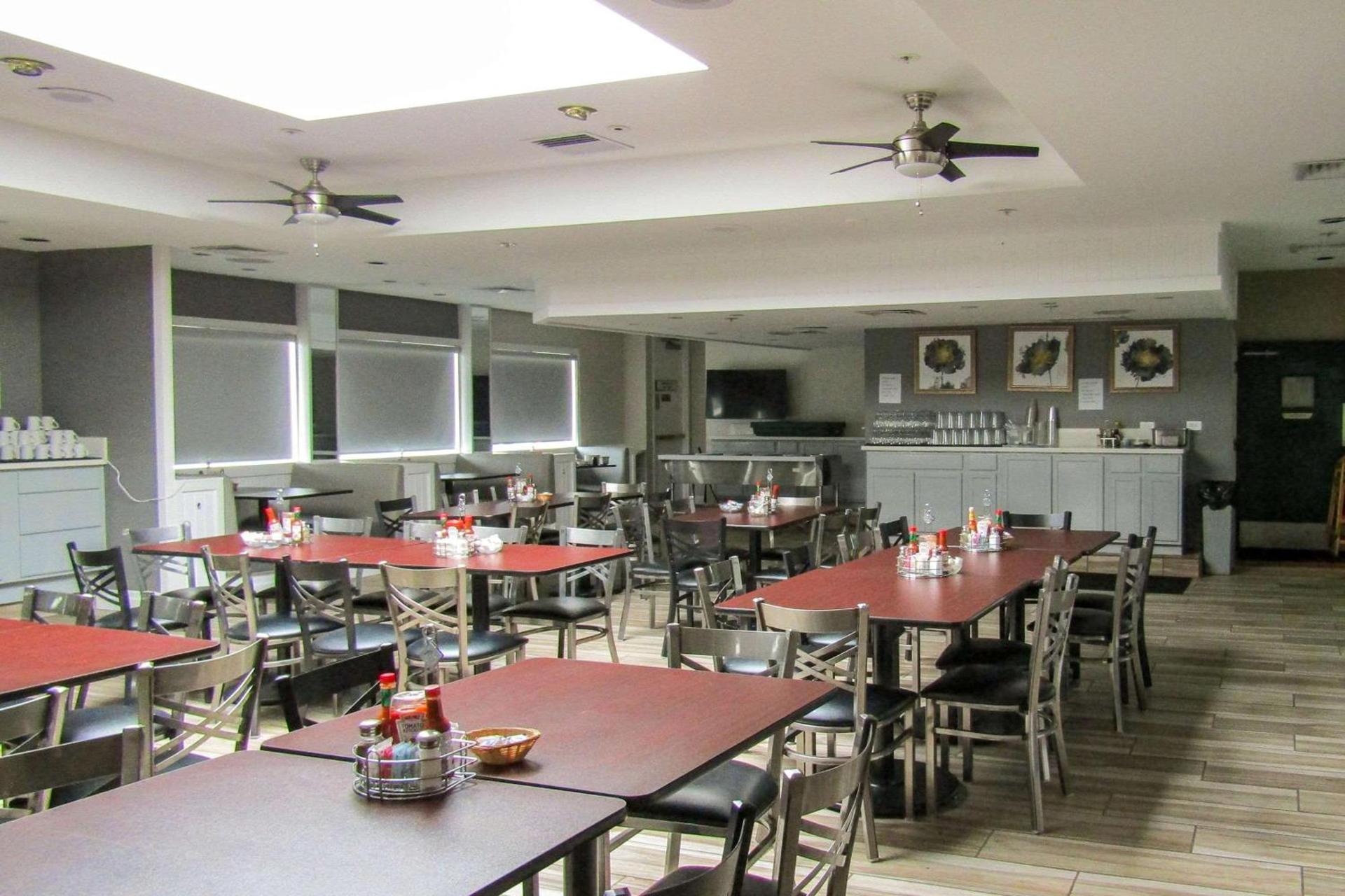 Clarion Inn Near China Lake Naval Station photo 23