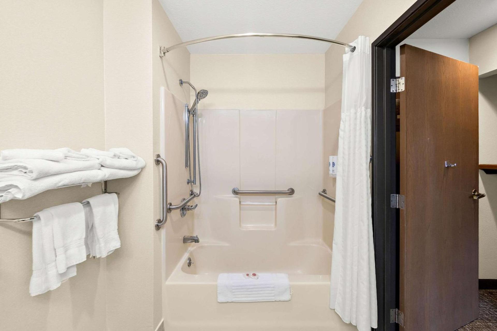 Comfort Inn Van Wert photo 16