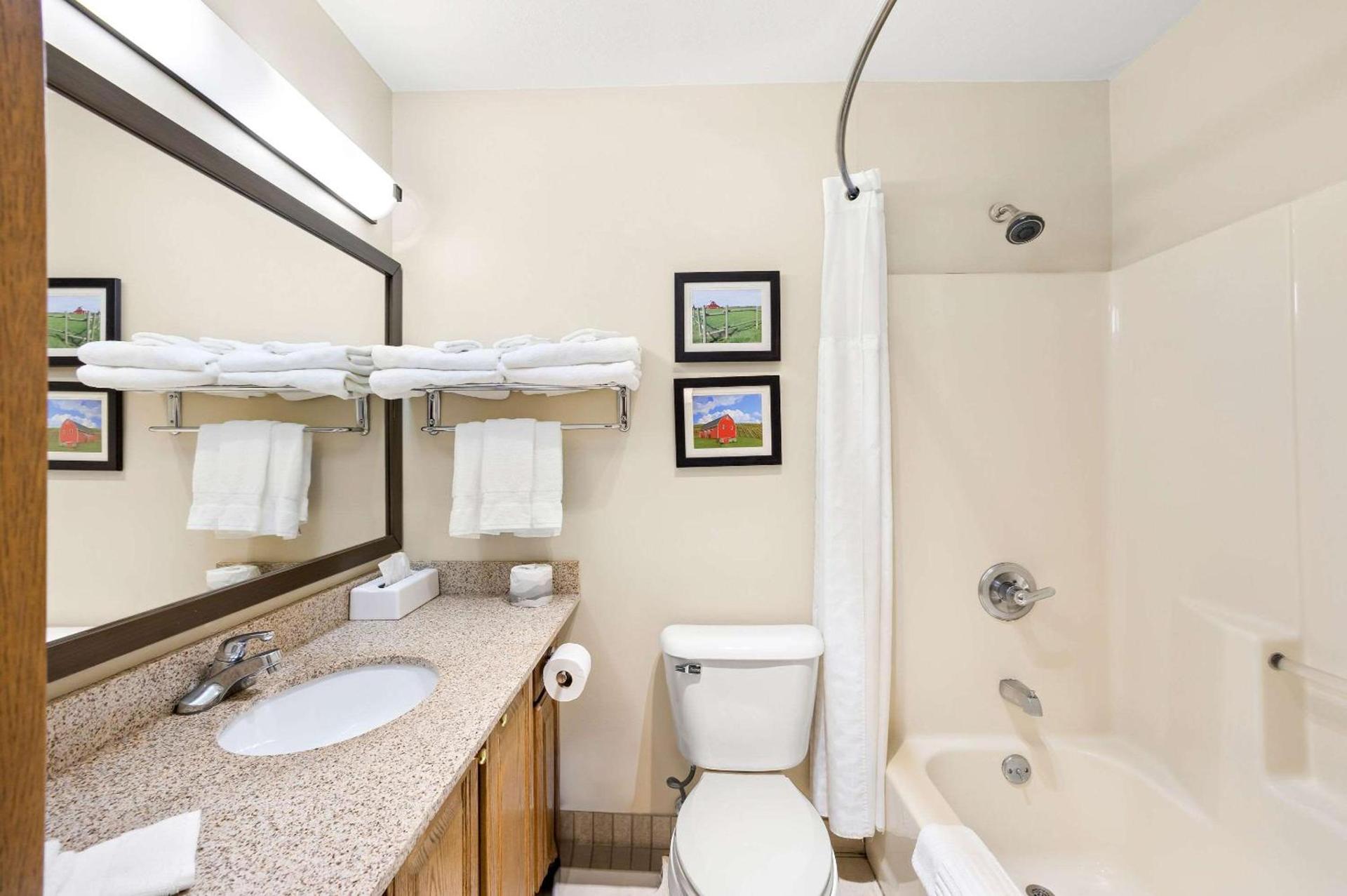 Comfort Inn Van Wert photo 28