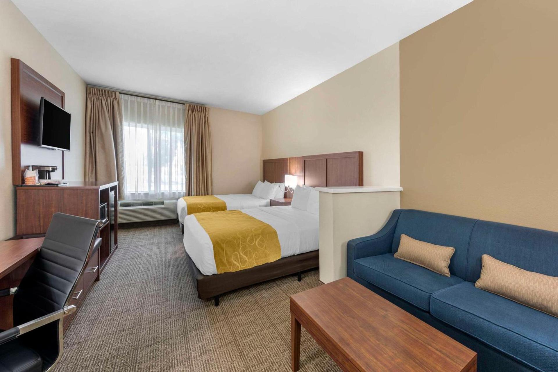 Comfort Suites Tulare Sequoia Gateway photo 4