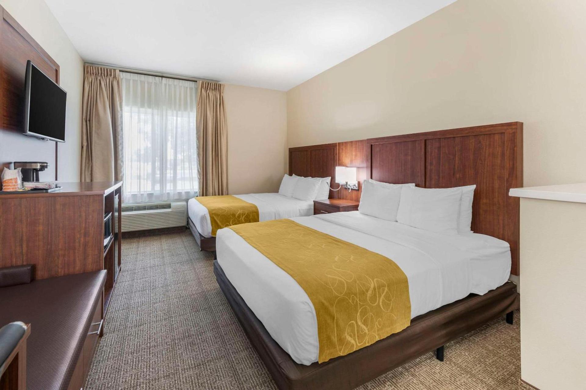 Comfort Suites Tulare Sequoia Gateway photo 6