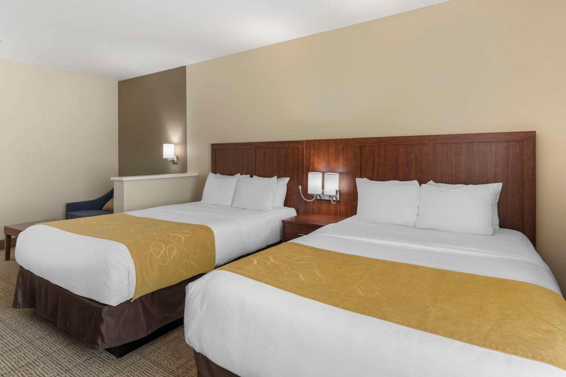 Comfort Suites Tulare Sequoia Gateway photo 13