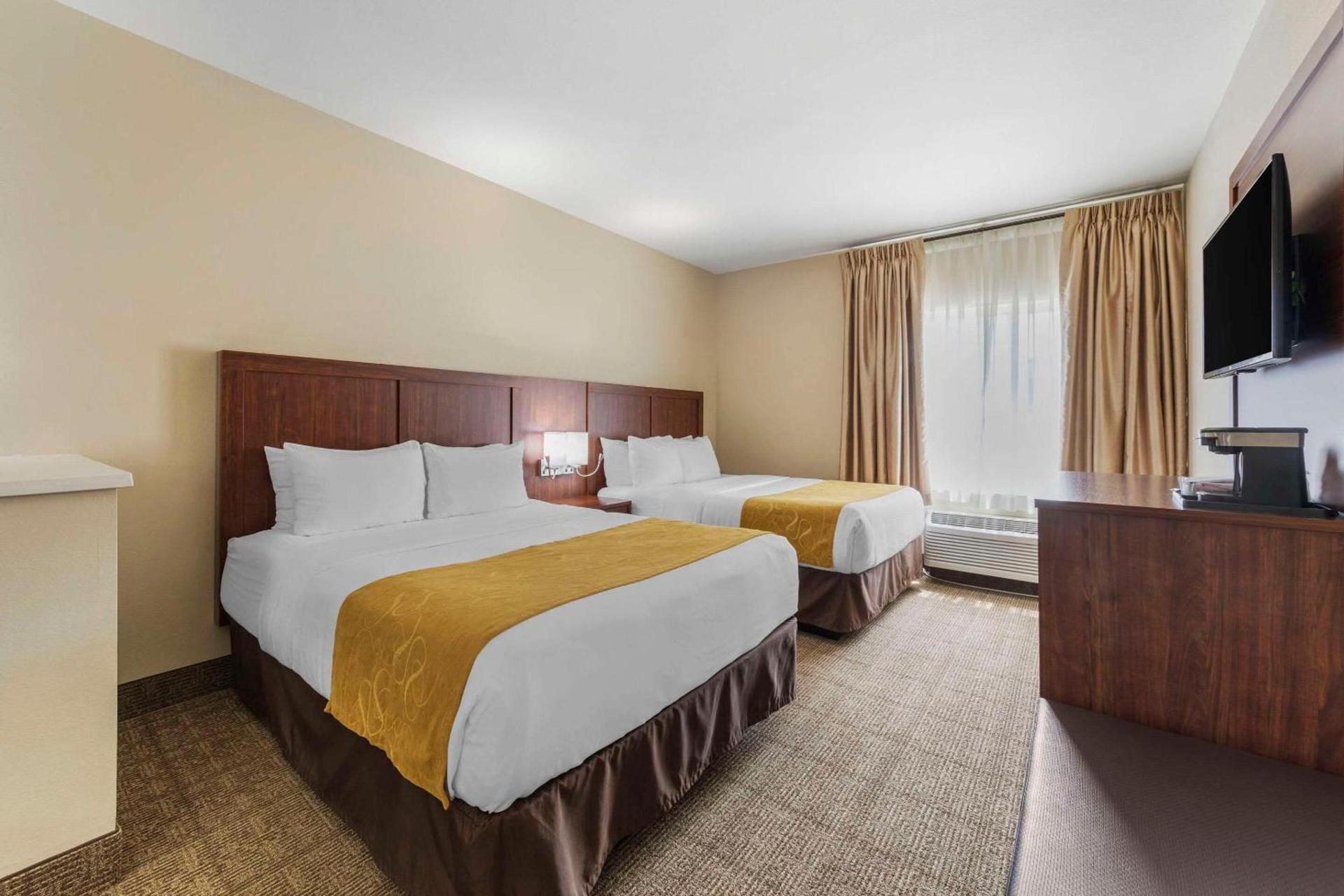 Comfort Suites Tulare Sequoia Gateway photo 14