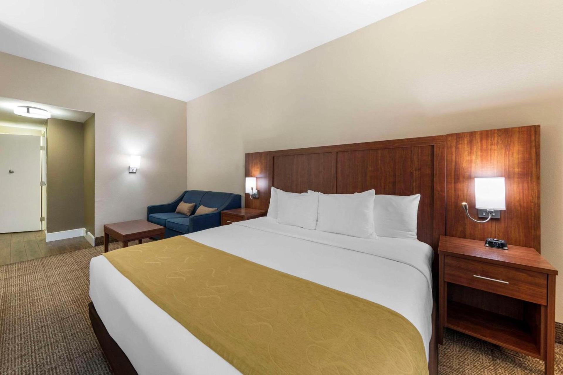 Comfort Suites Tulare Sequoia Gateway photo 16