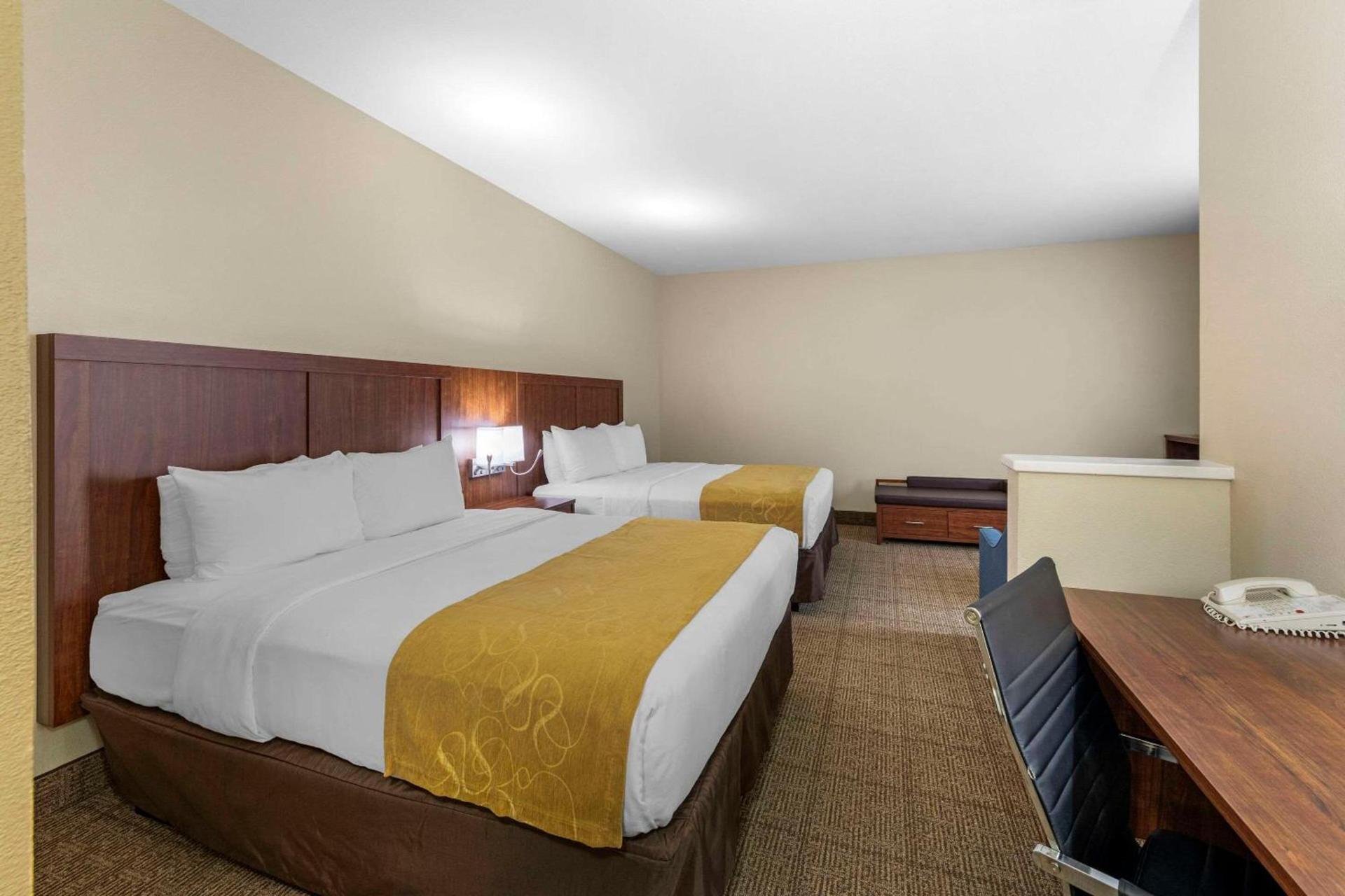 Comfort Suites Tulare Sequoia Gateway photo 19