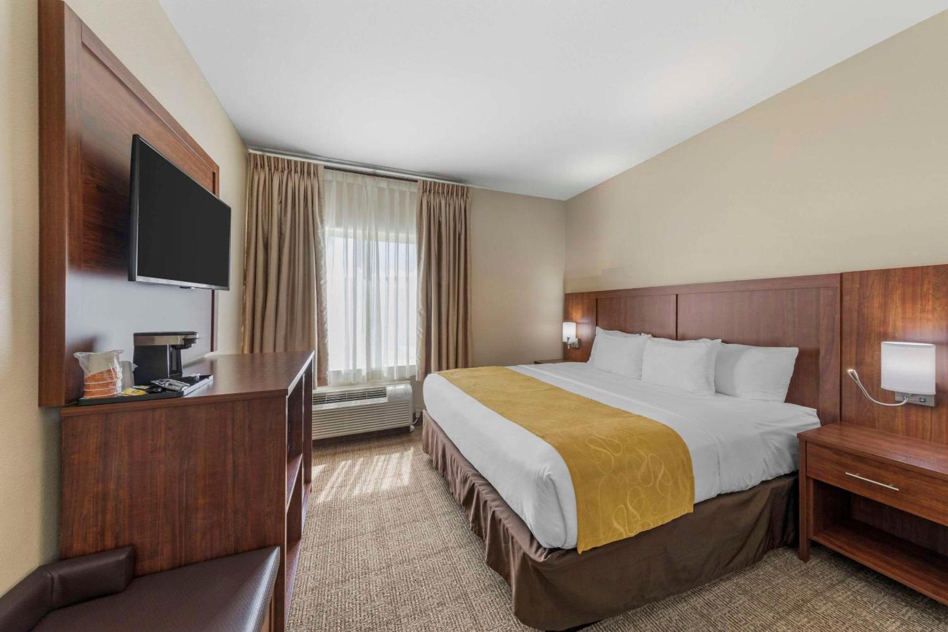 Comfort Suites Tulare Sequoia Gateway photo 26