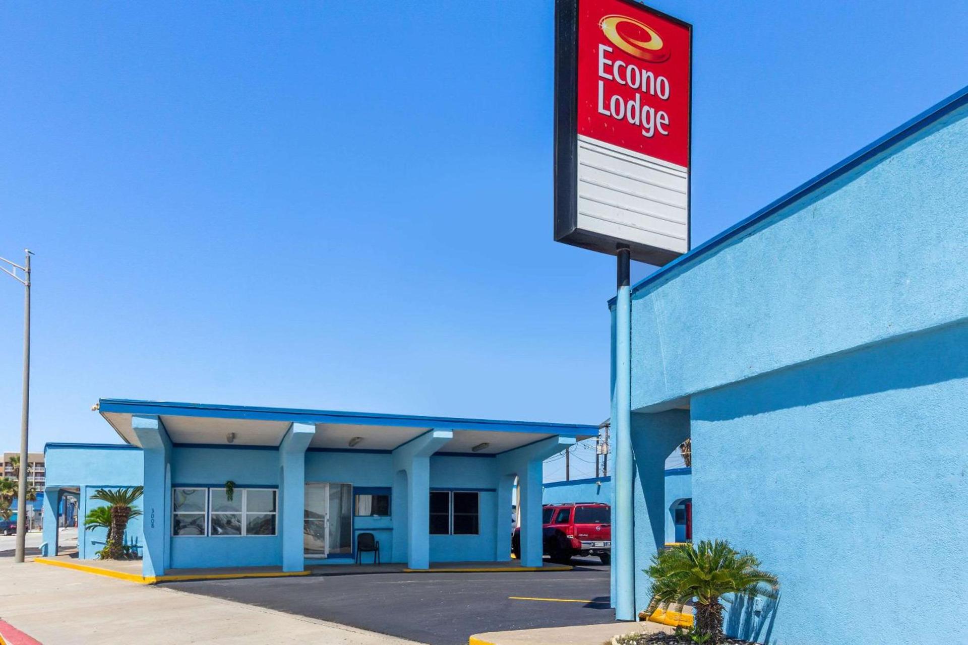 Econo Lodge Galveston Seawall photo 4