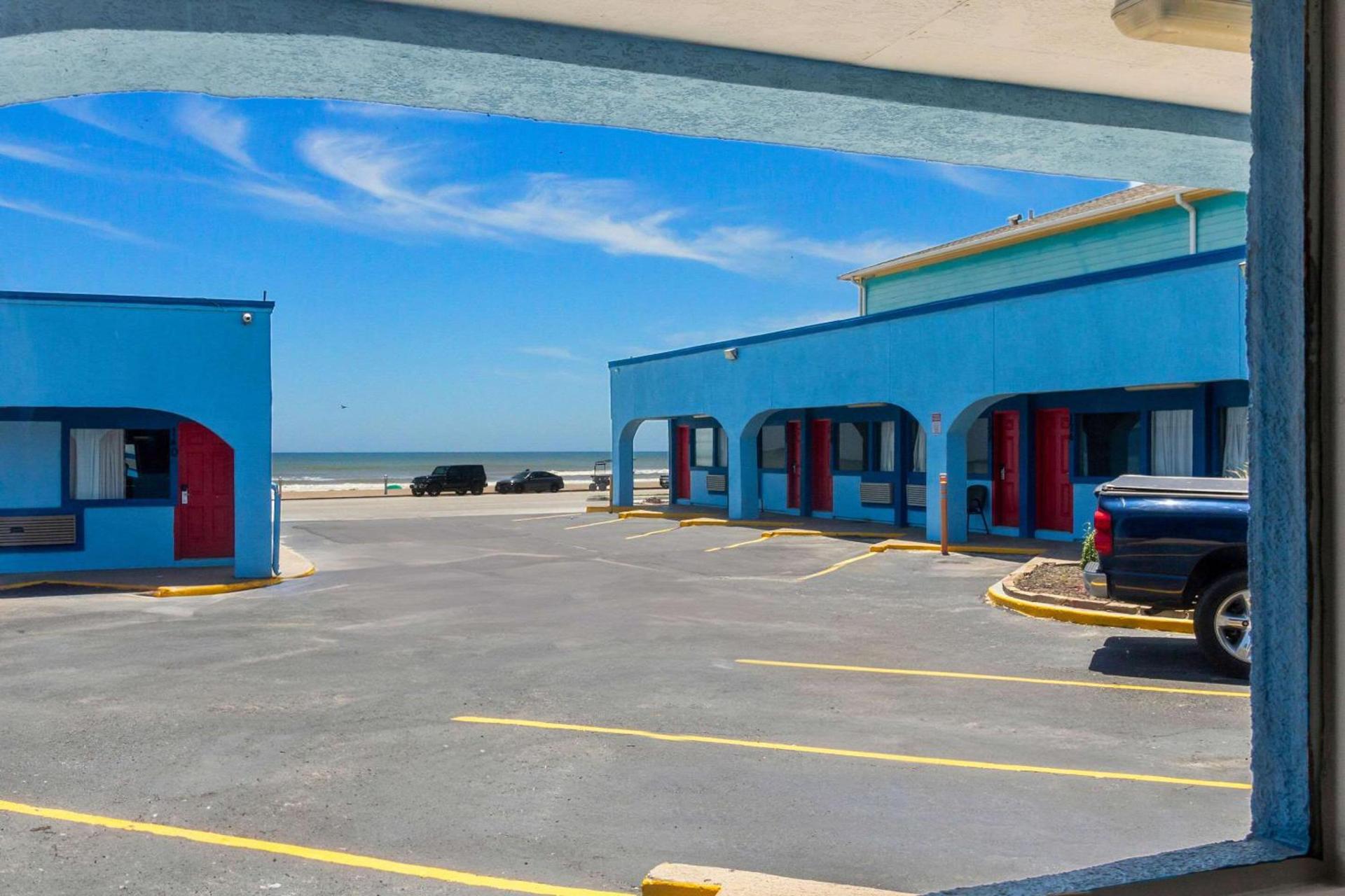 Econo Lodge Galveston Seawall photo 6