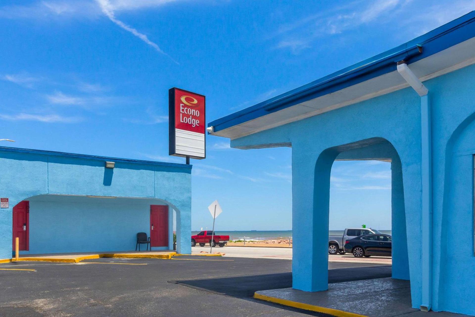 Econo Lodge Galveston Seawall photo 10