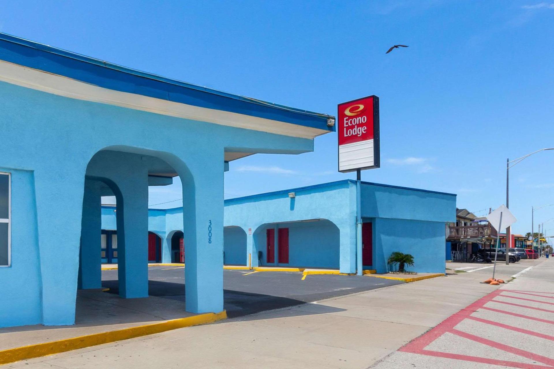 Econo Lodge Galveston Seawall photo 13