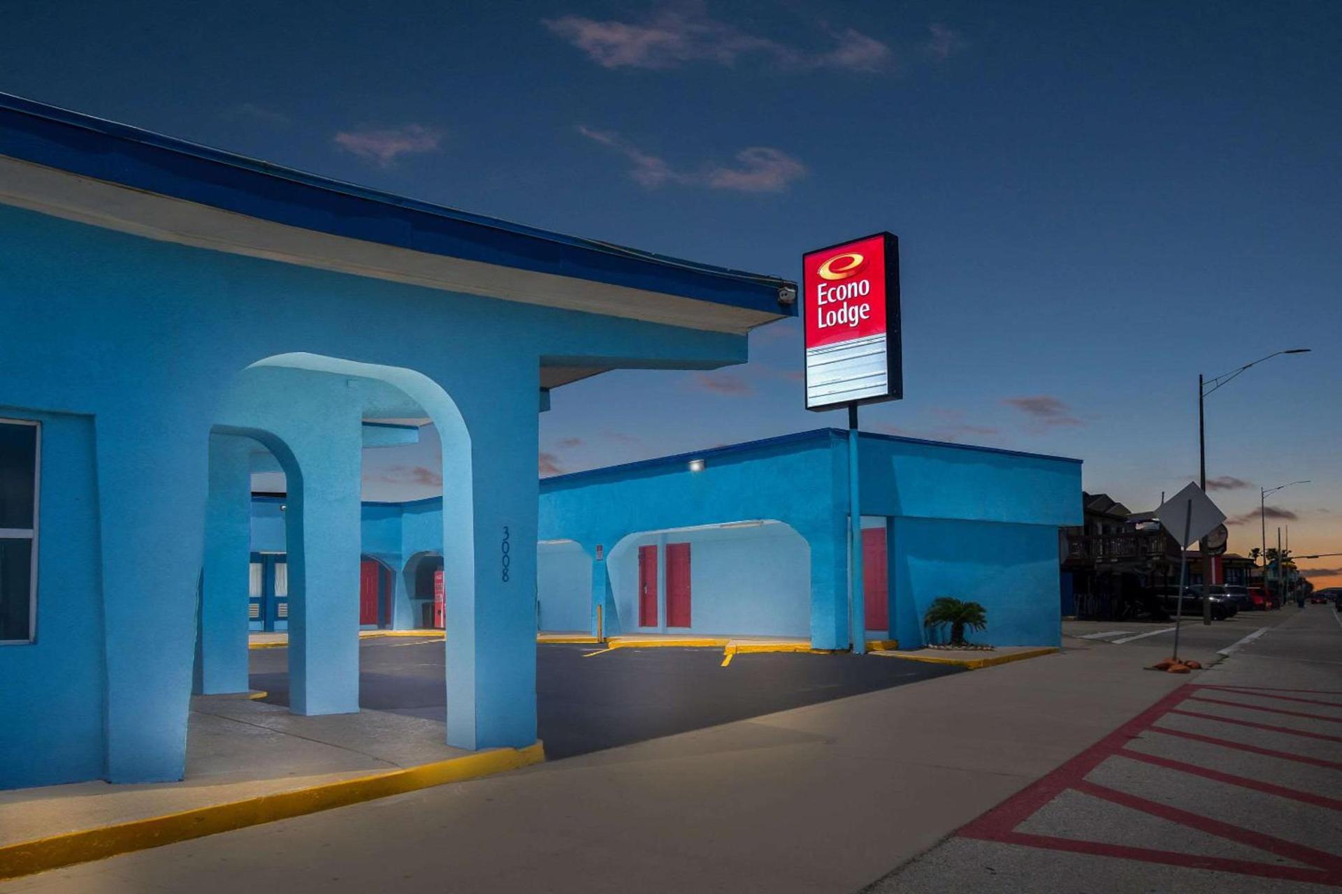 Econo Lodge Galveston Seawall photo 15