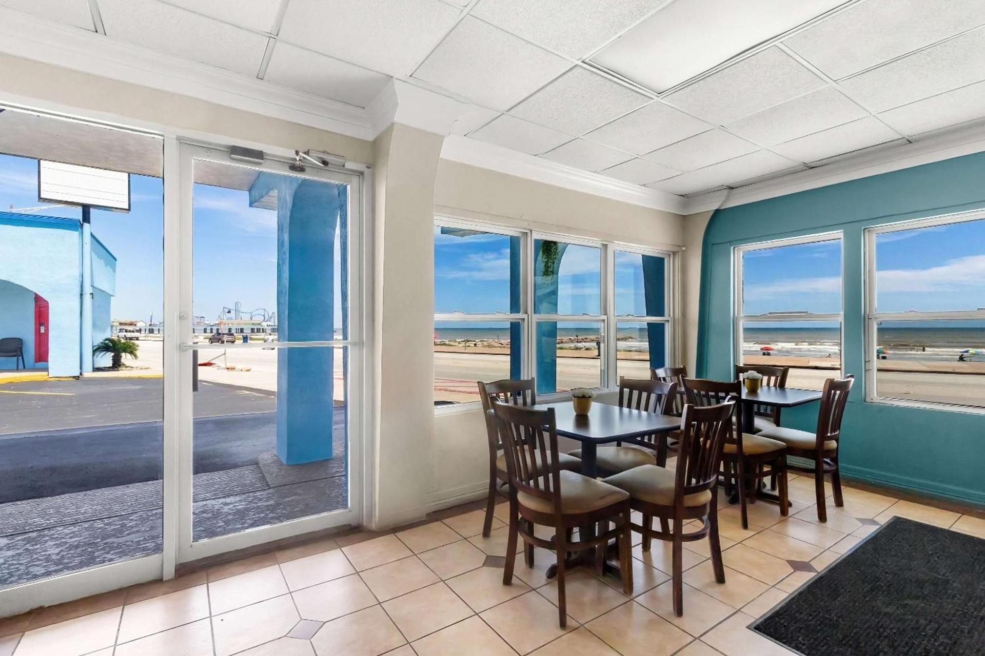 Econo Lodge Galveston Seawall photo 16
