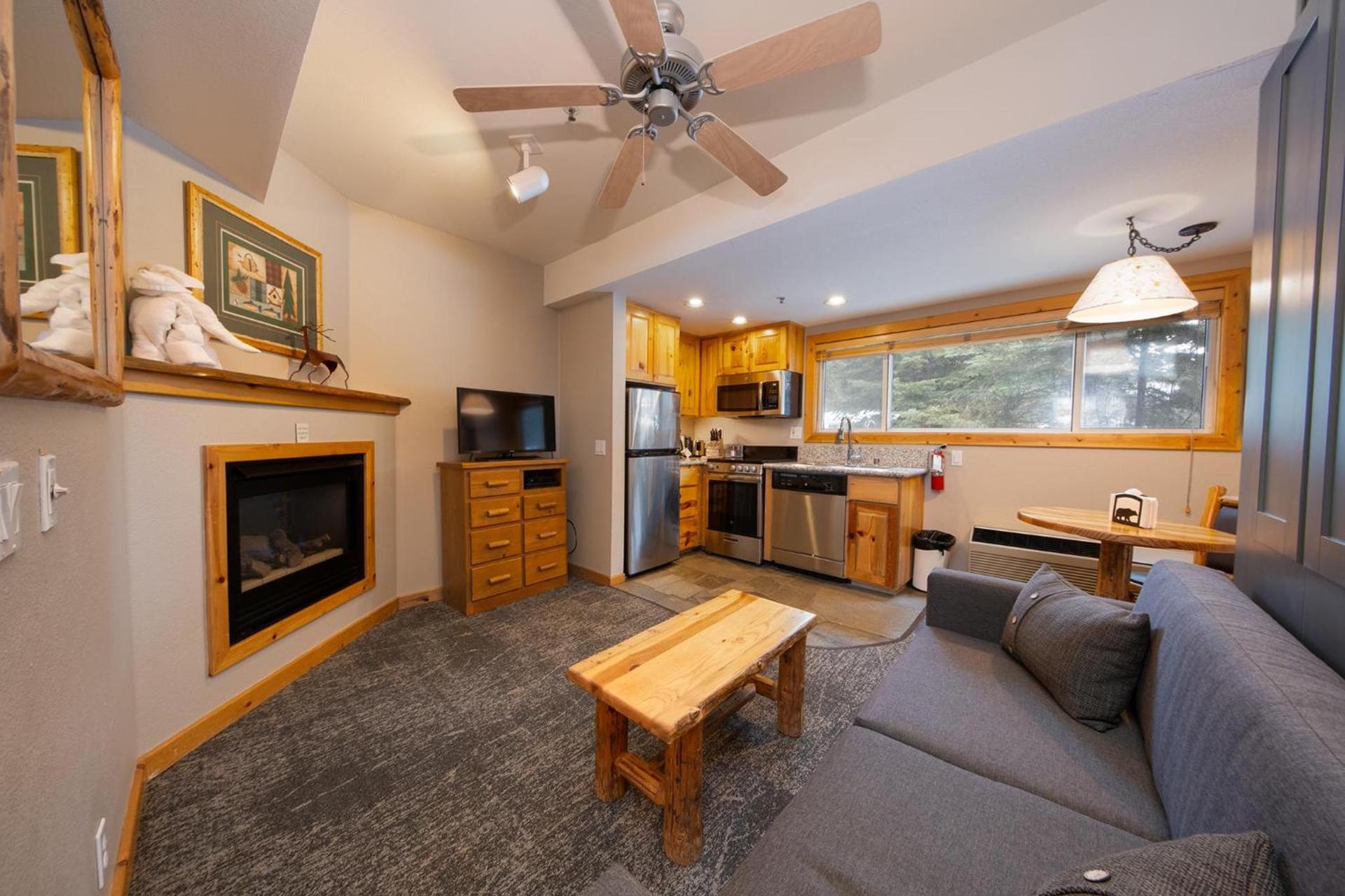 Red Wolf Lakeside Lodge photo 9