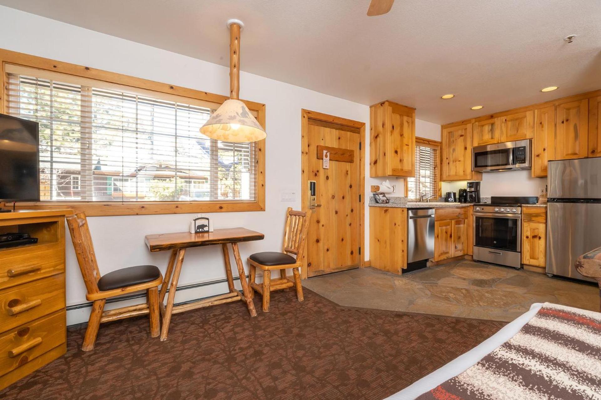 Red Wolf Lakeside Lodge photo 16