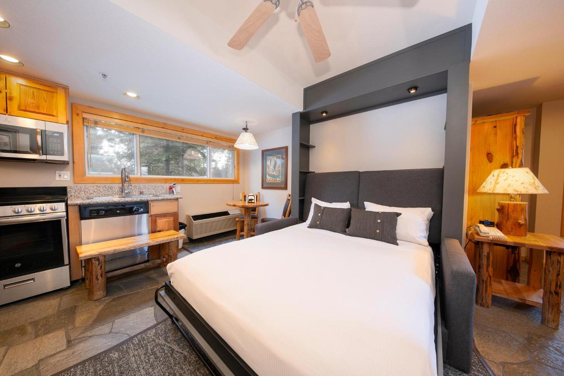 Red Wolf Lakeside Lodge photo 14