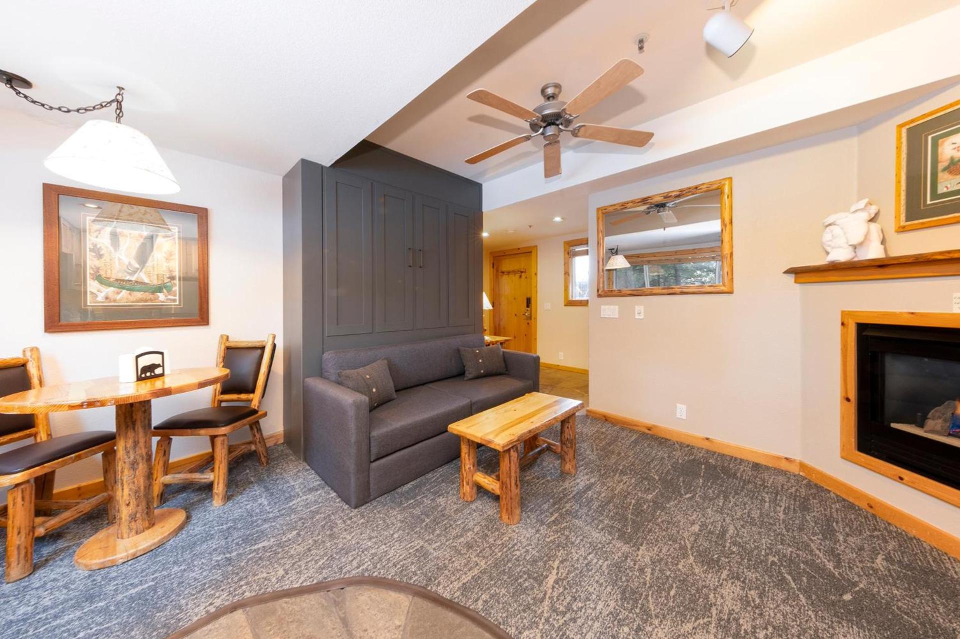 Red Wolf Lakeside Lodge photo 3