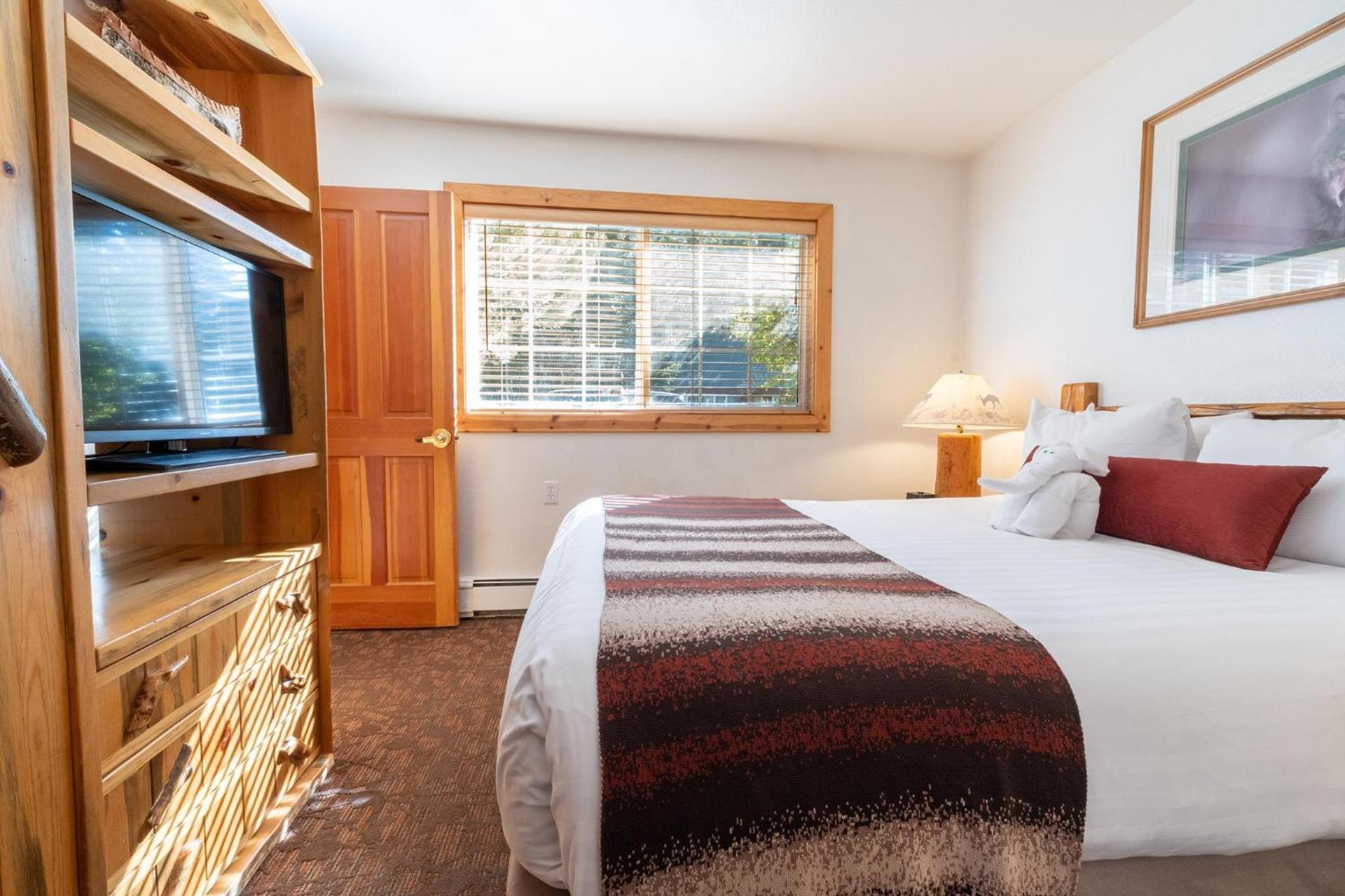 Red Wolf Lakeside Lodge photo 2
