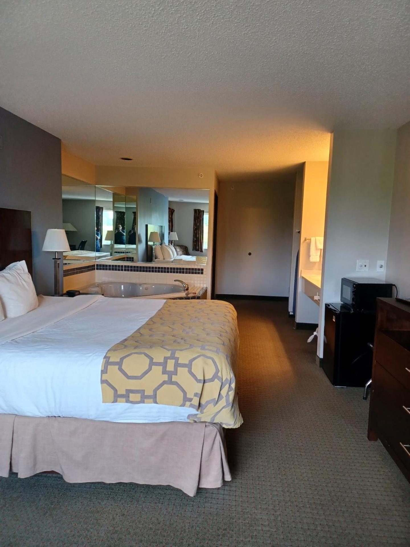Baymont by Wyndham Freeport photo 25