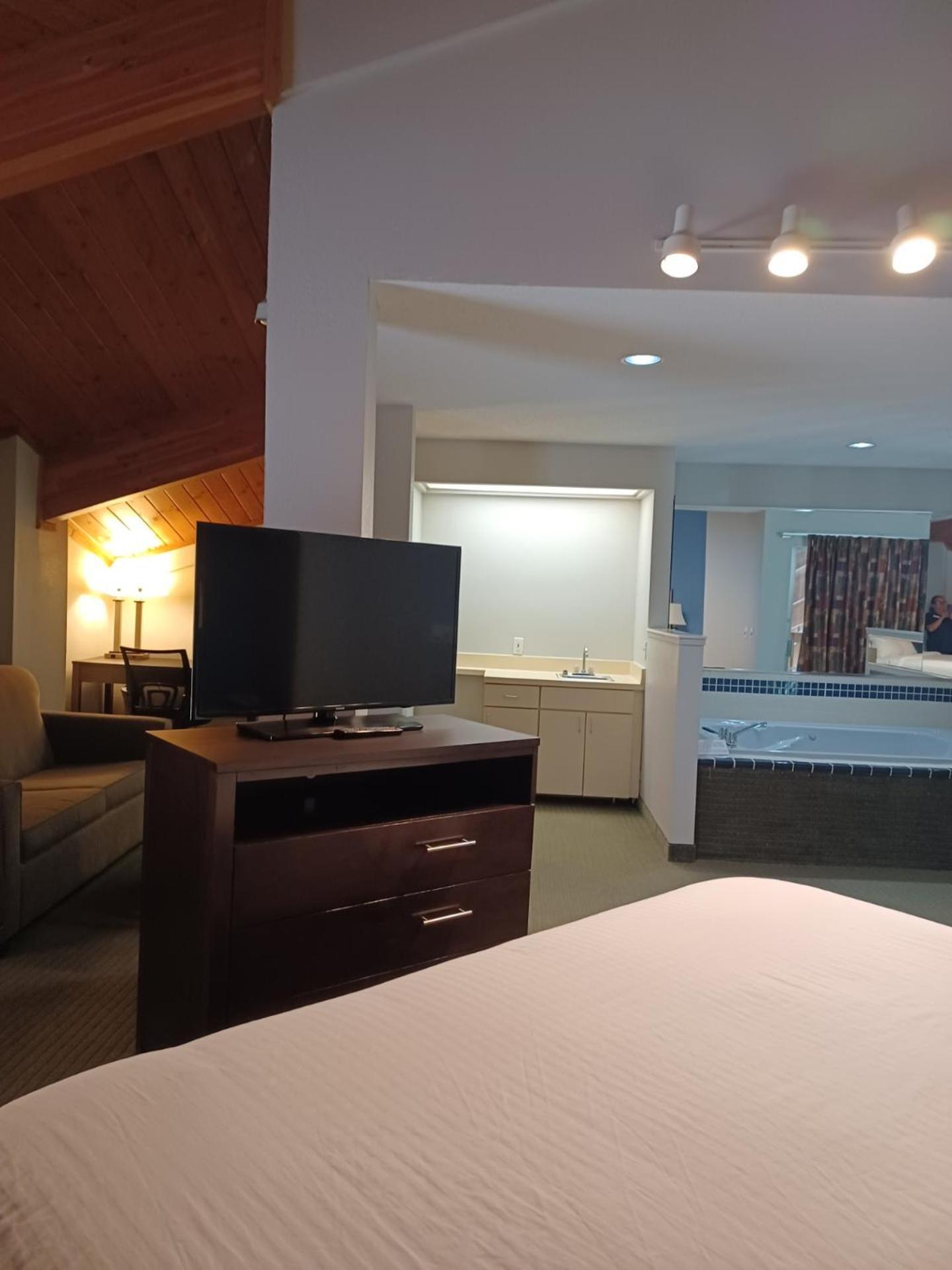 Baymont by Wyndham Freeport photo 30
