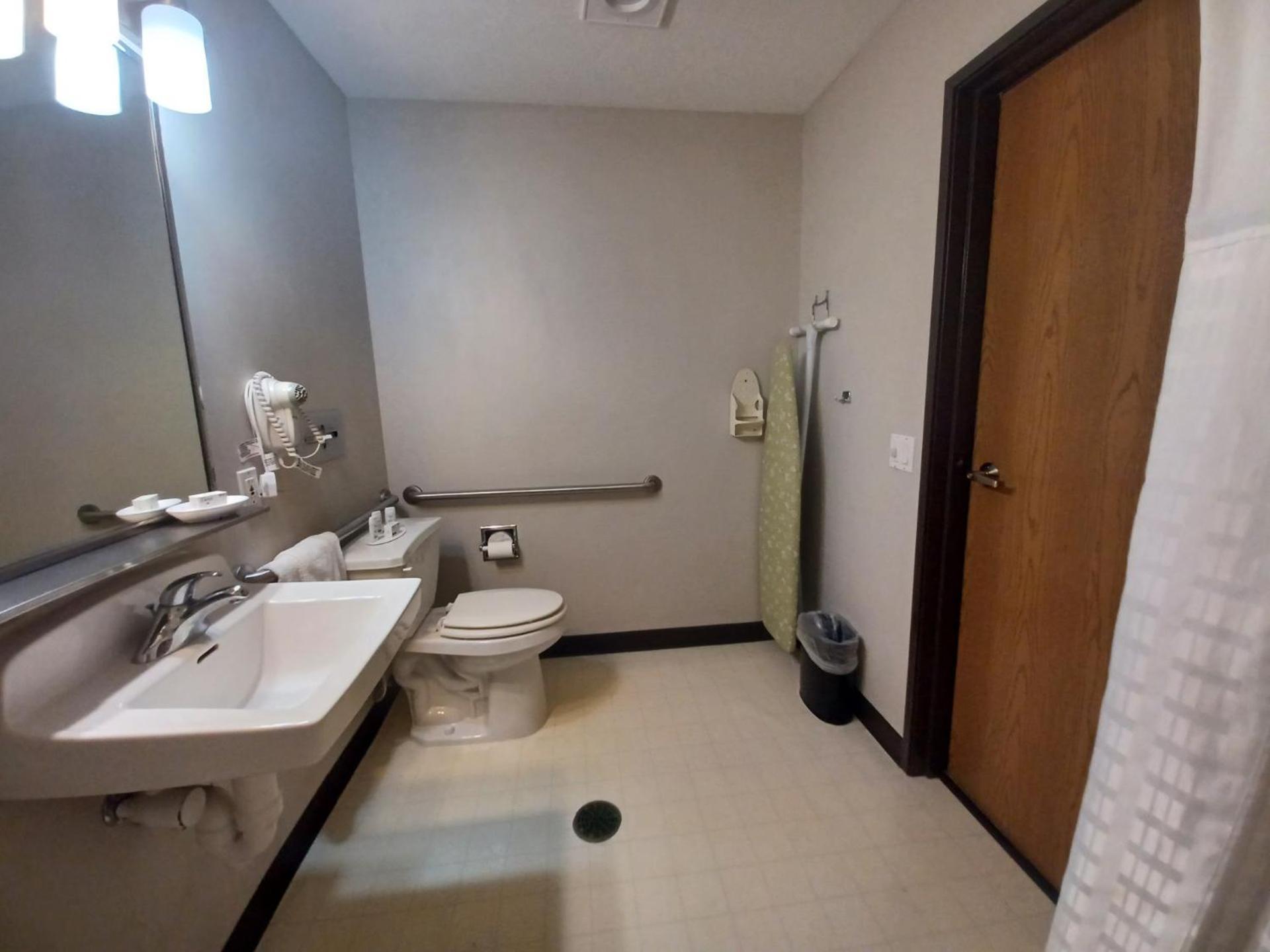 Baymont by Wyndham Freeport photo 36