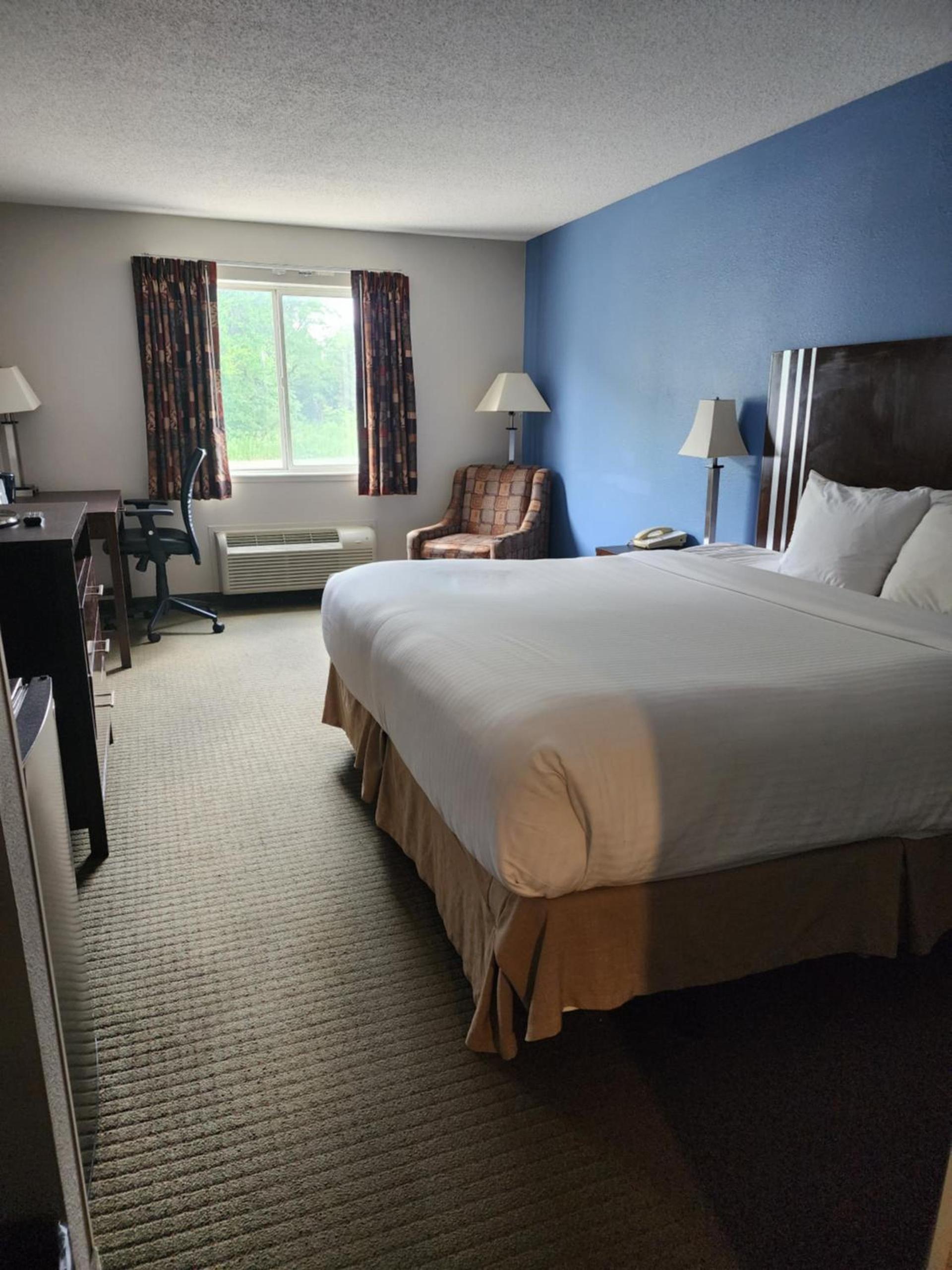 Baymont by Wyndham Freeport photo 40