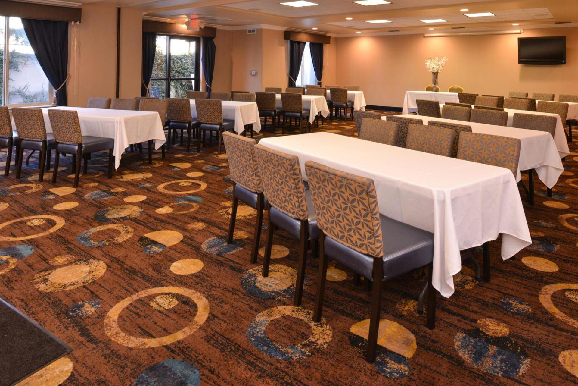 Holiday Inn Express & Suites Lathrop by IHG photo 4