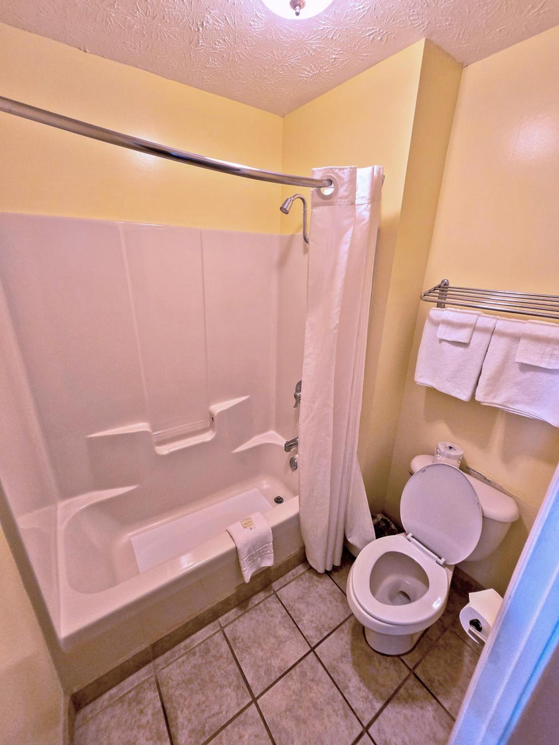 Meriwether Country Inn photo 22