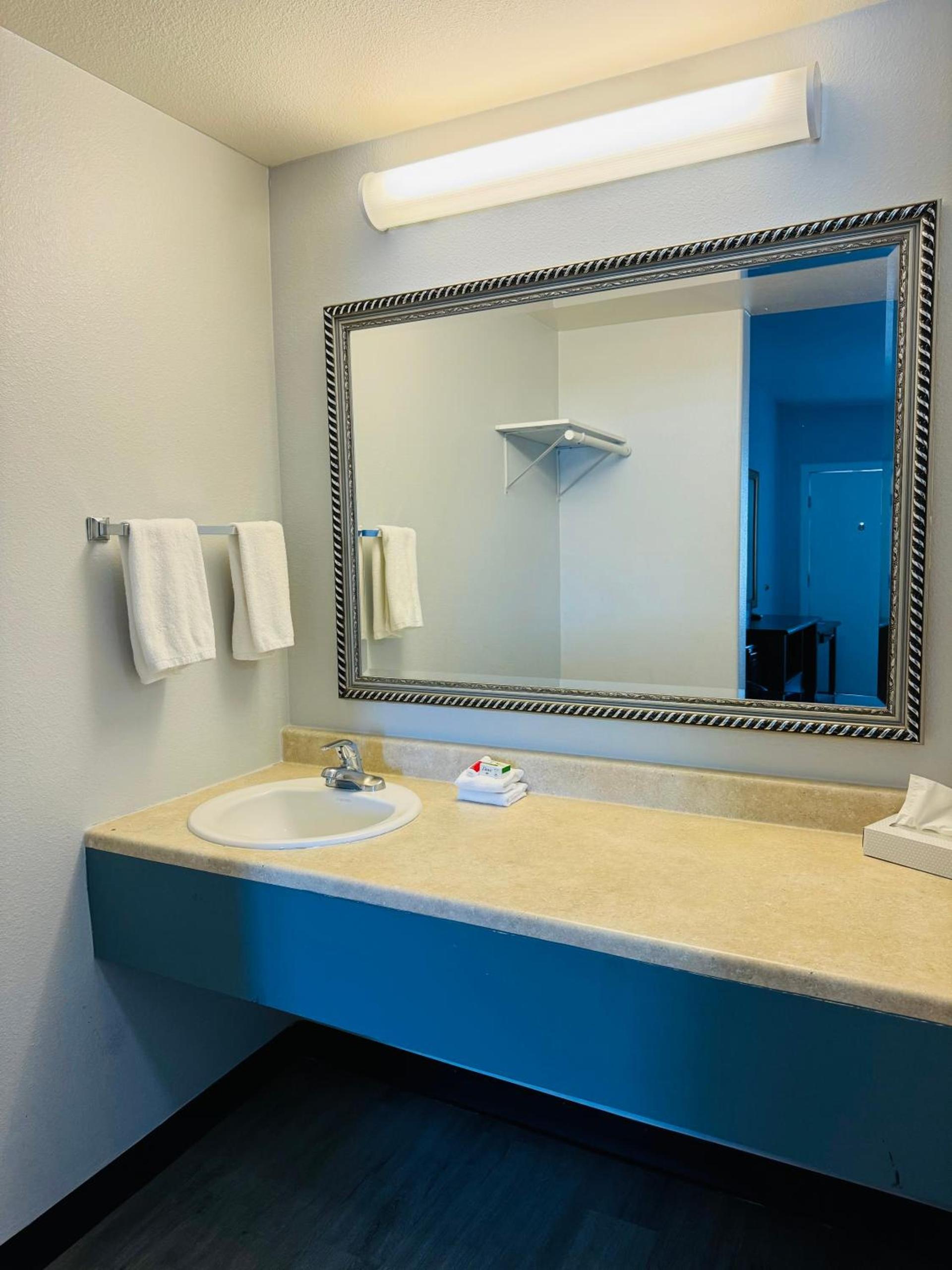 Baymont by Wyndham Ridgecrest photo 27