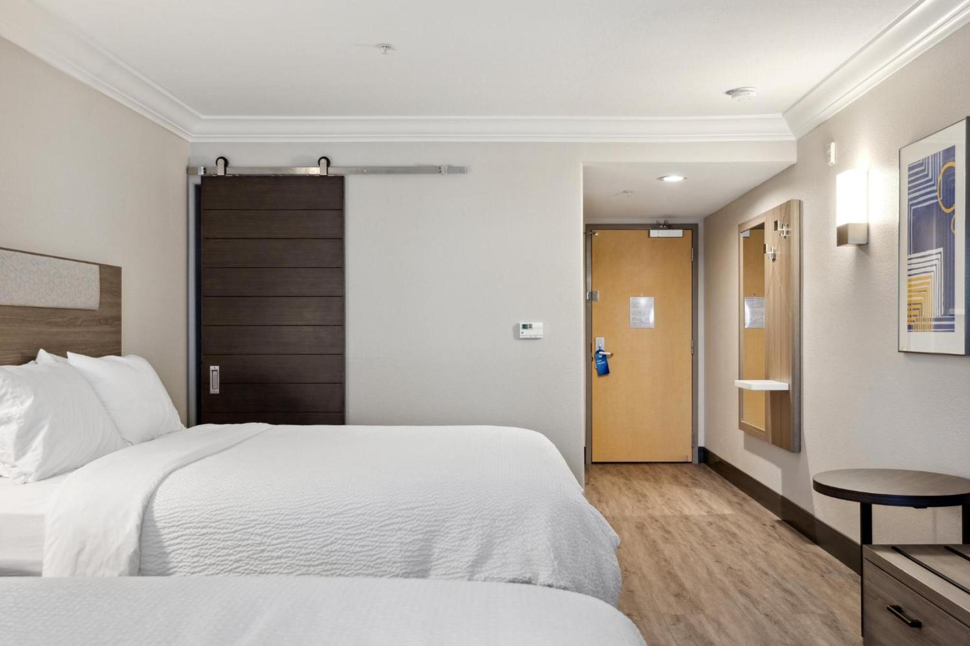Holiday Inn Express Hotel & Suites Vacaville by IHG photo 55