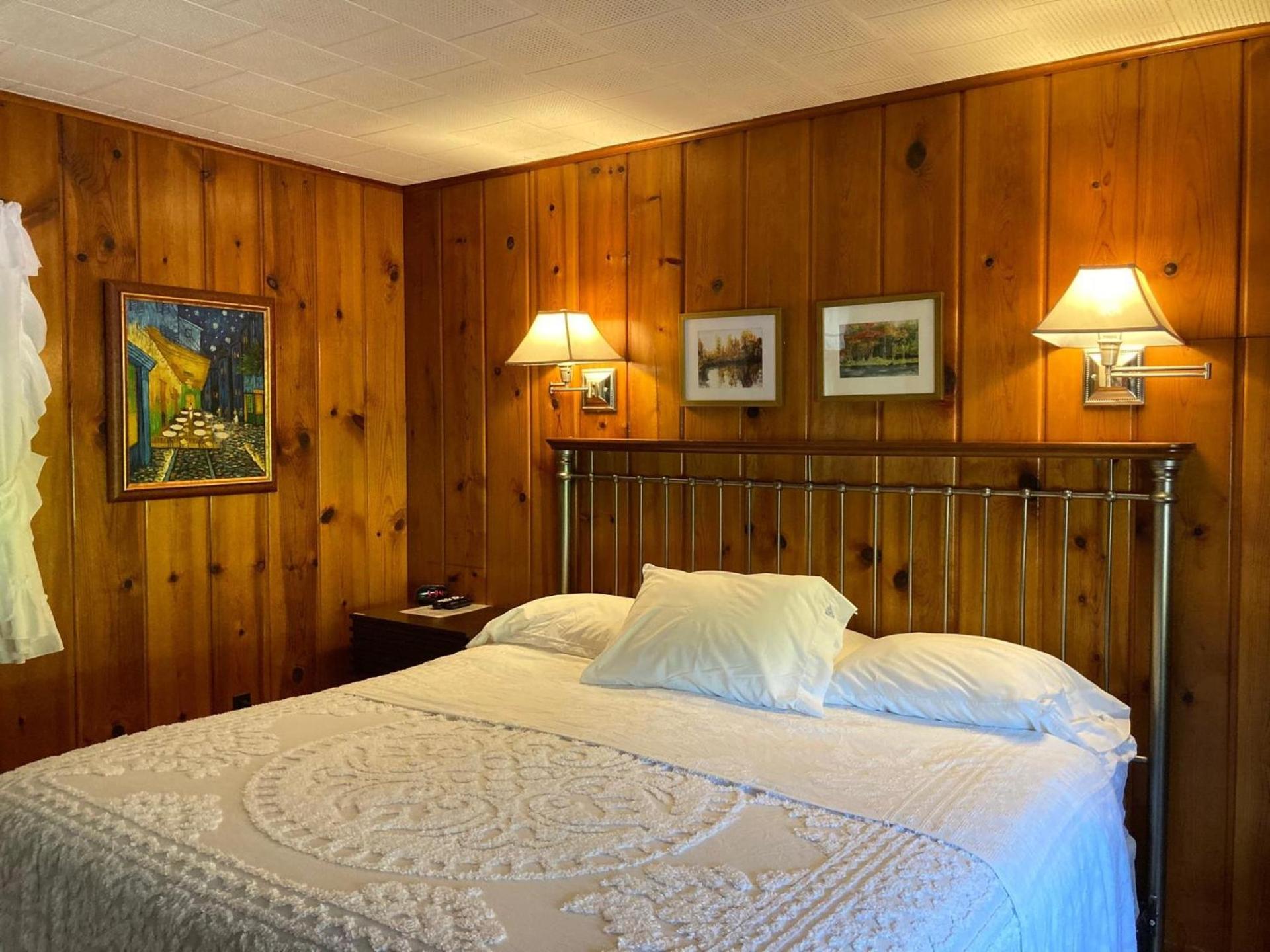 Ludington Blue Spruce Inn photo 15